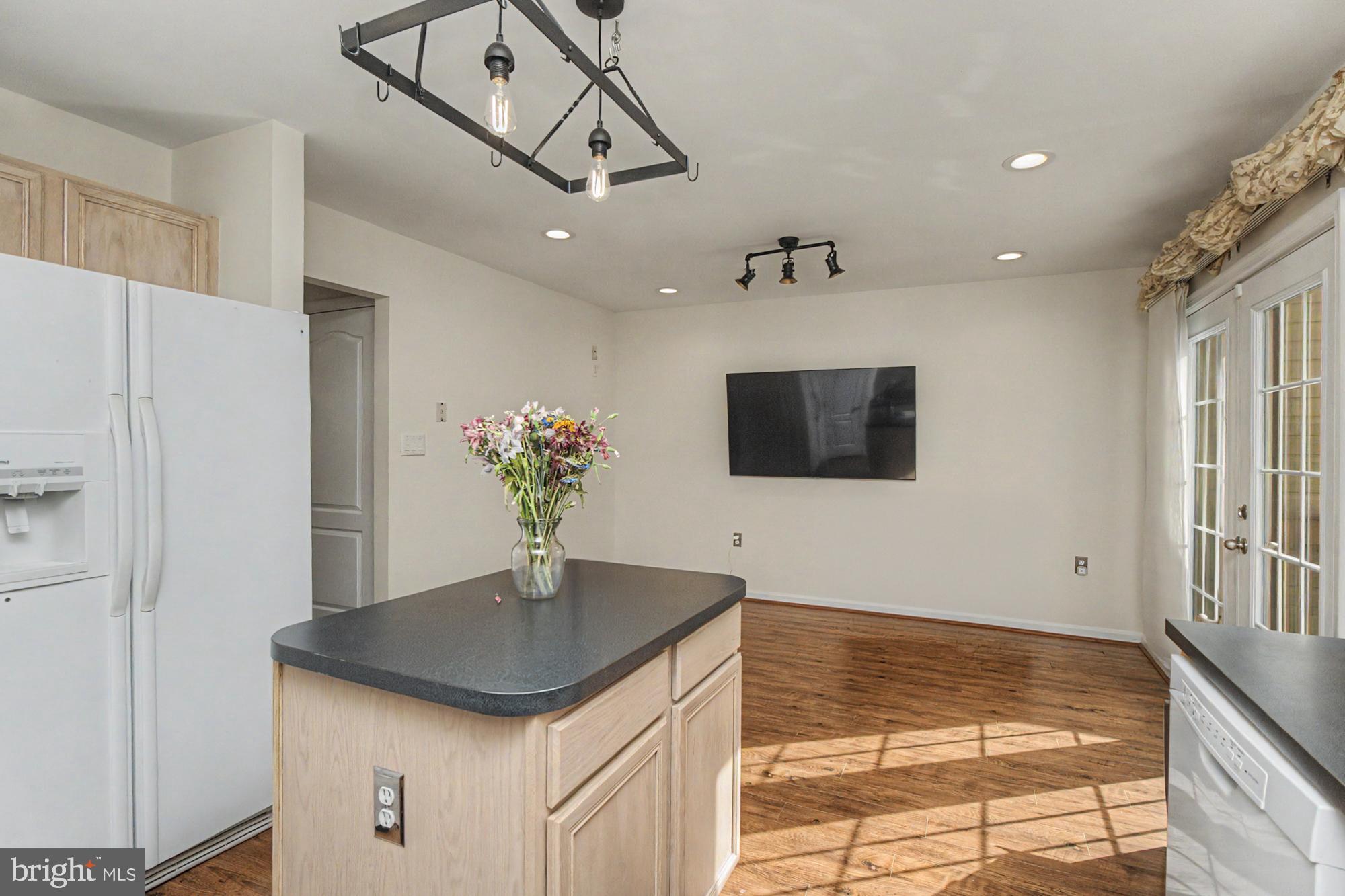 REISTERSTOWN VILLAGE - Residential