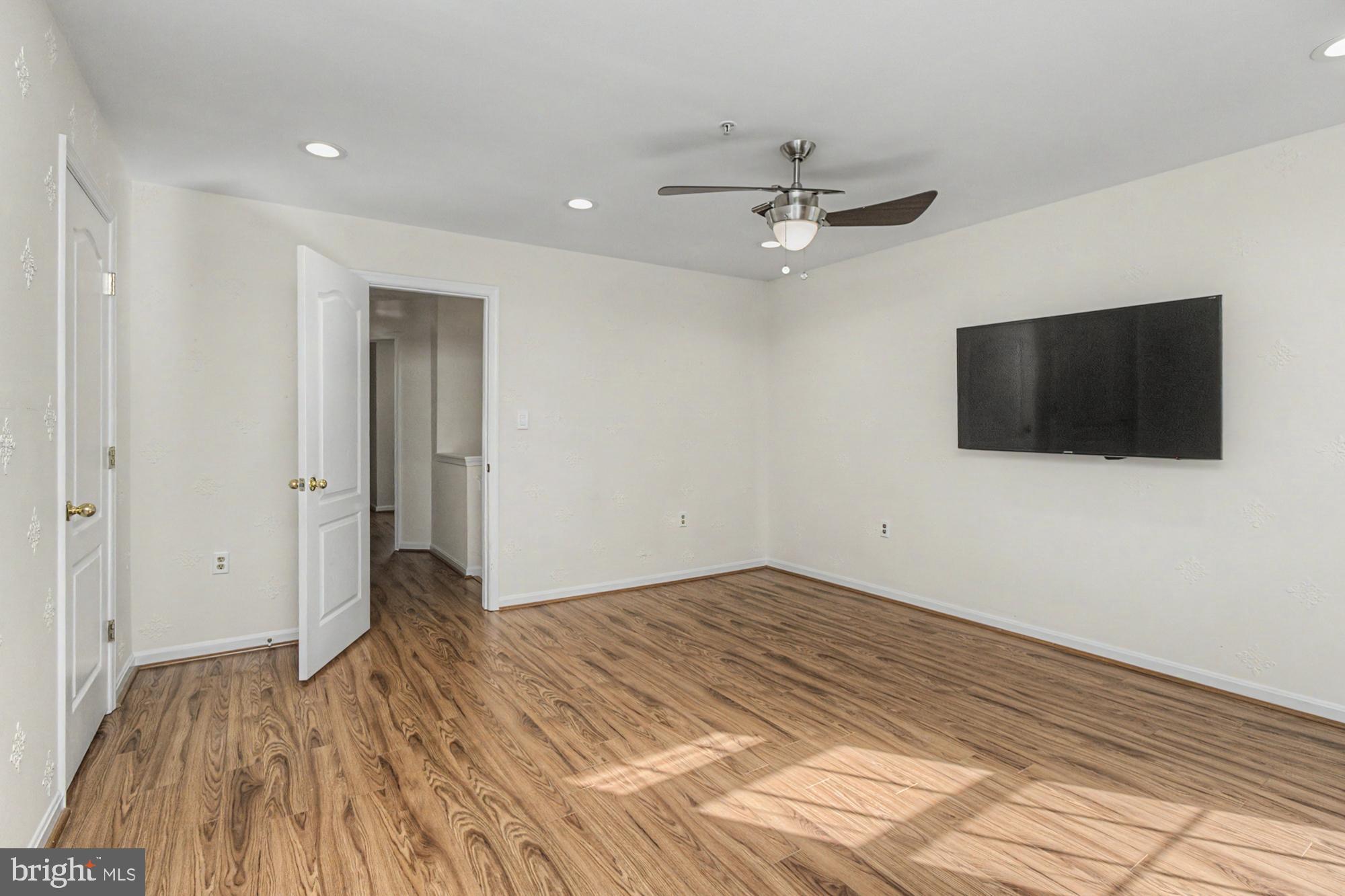 REISTERSTOWN VILLAGE - Residential