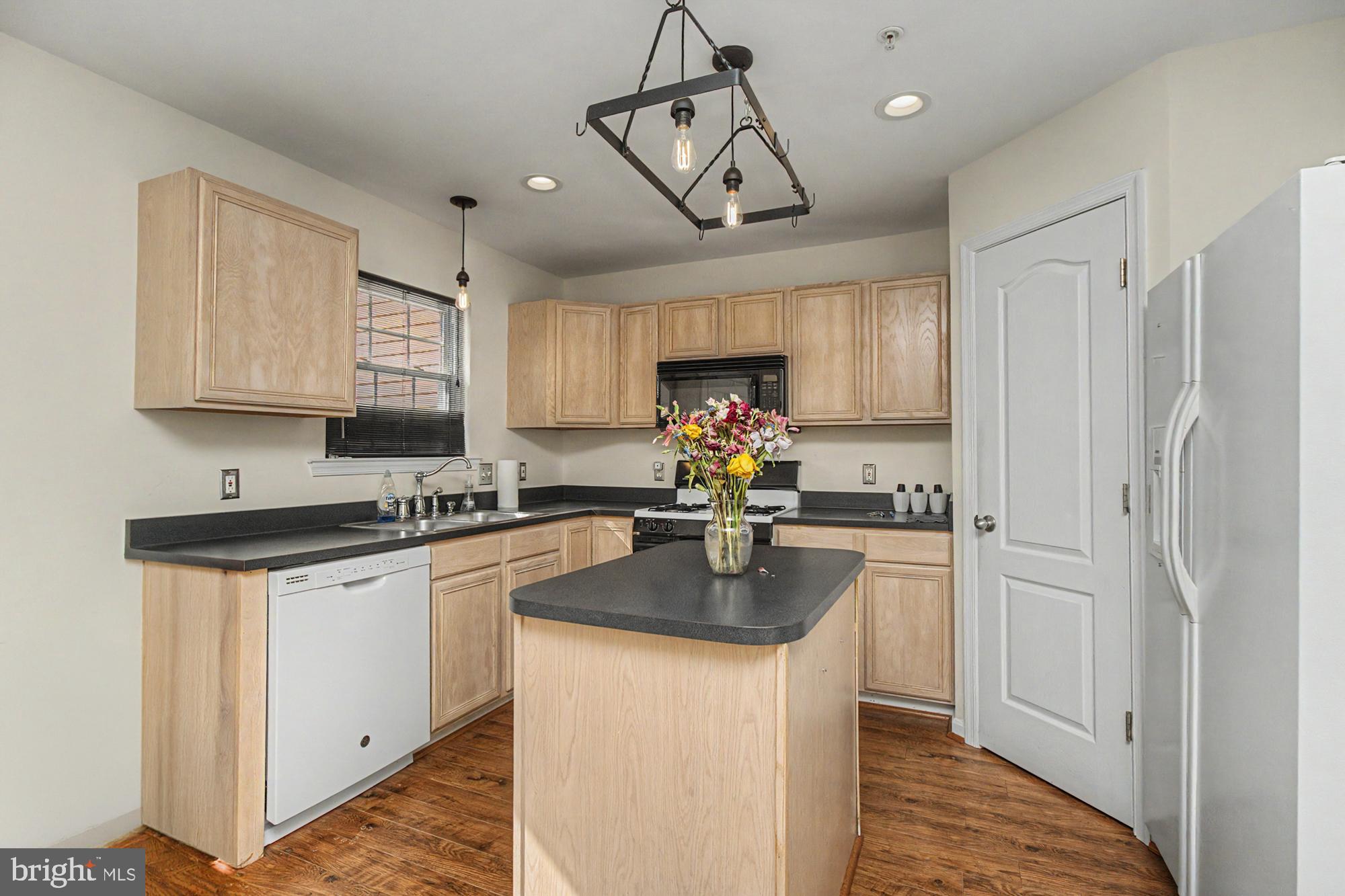 REISTERSTOWN VILLAGE - Residential