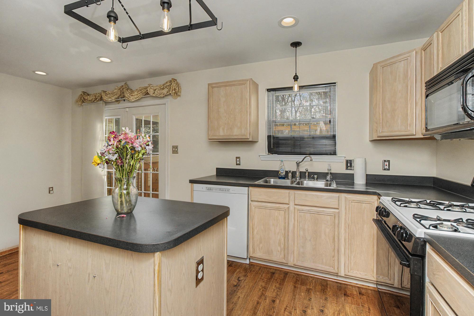 REISTERSTOWN VILLAGE - Residential