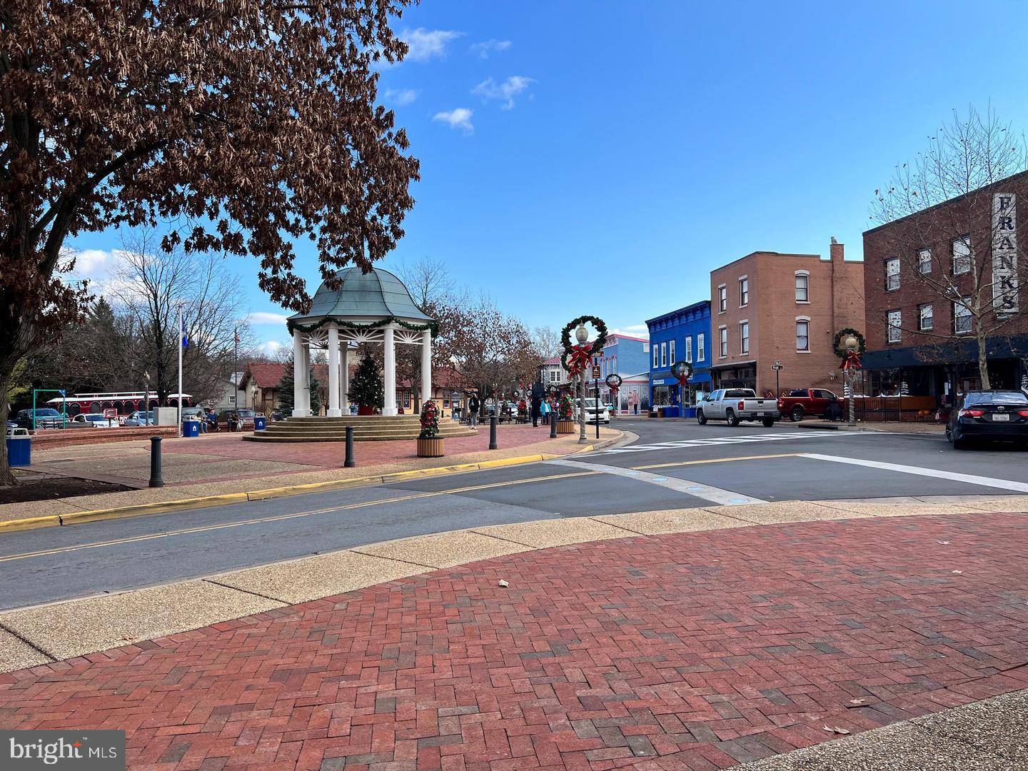 WOODSIDE - Residential