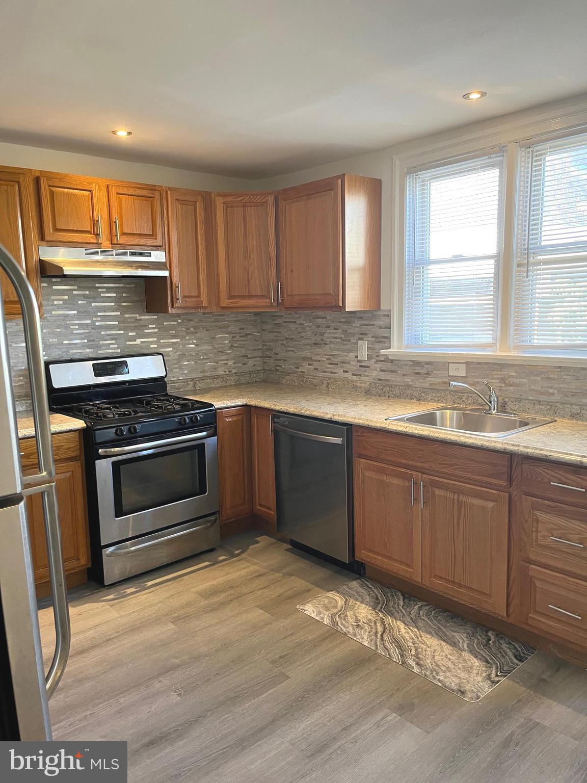 PORT RICHMOND - Residential Lease