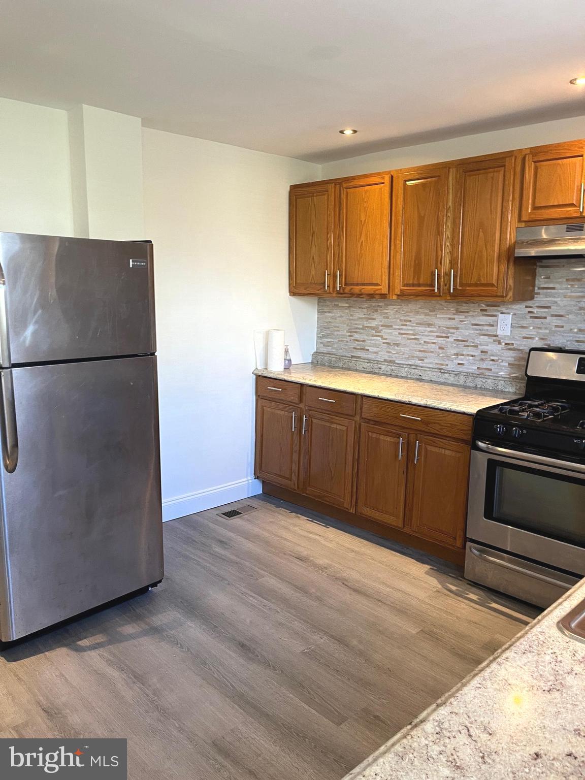 PORT RICHMOND - Residential Lease