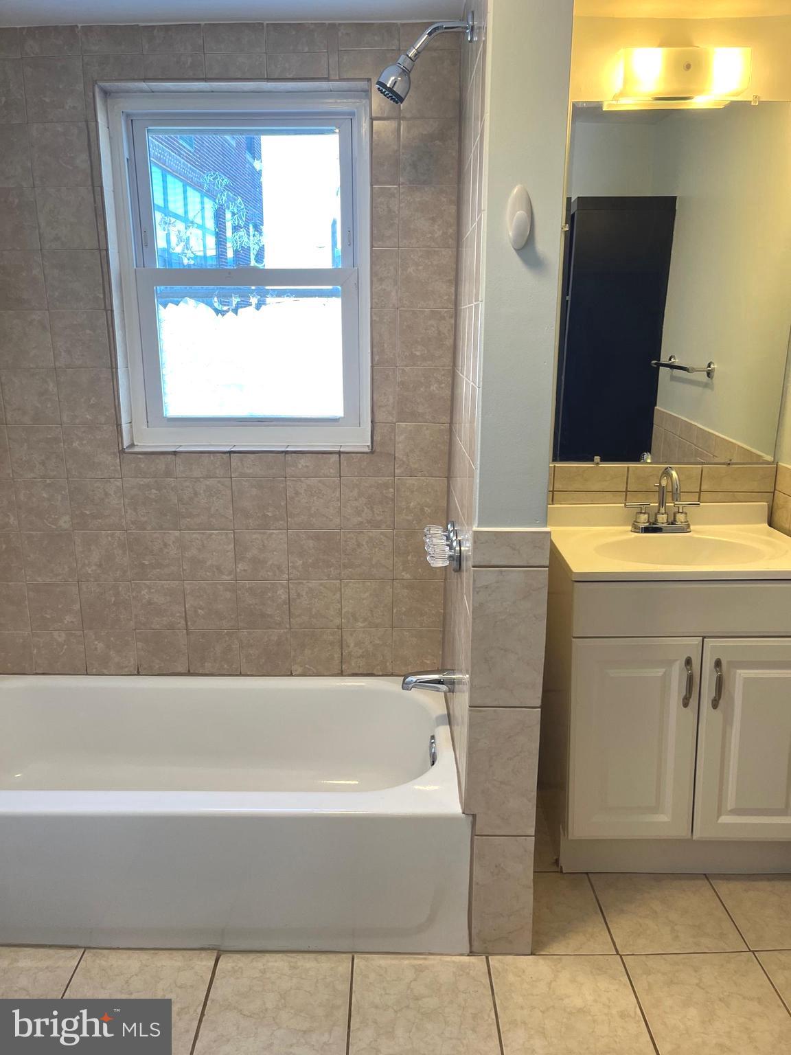 PORT RICHMOND - Residential Lease