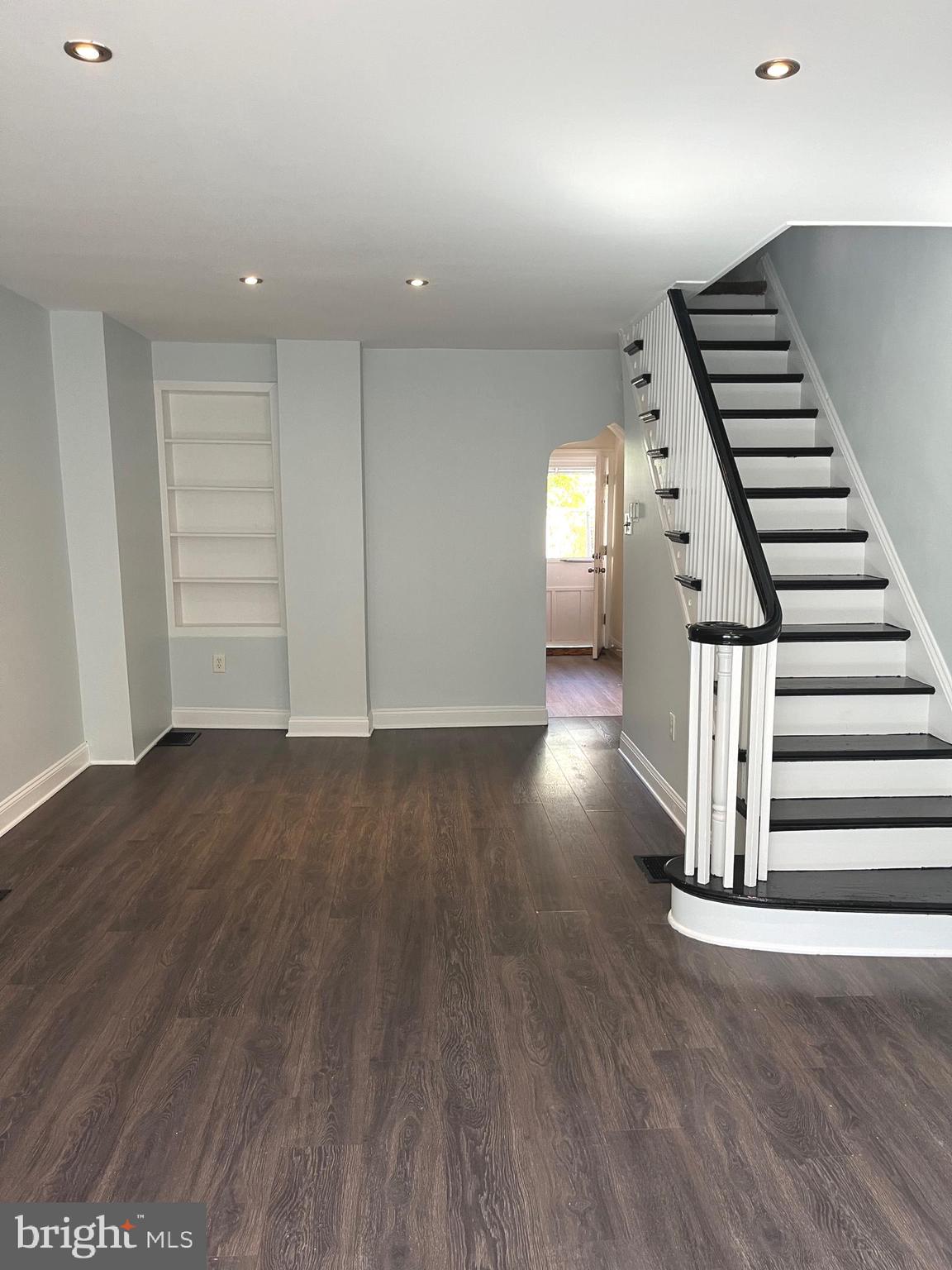 PORT RICHMOND - Residential Lease