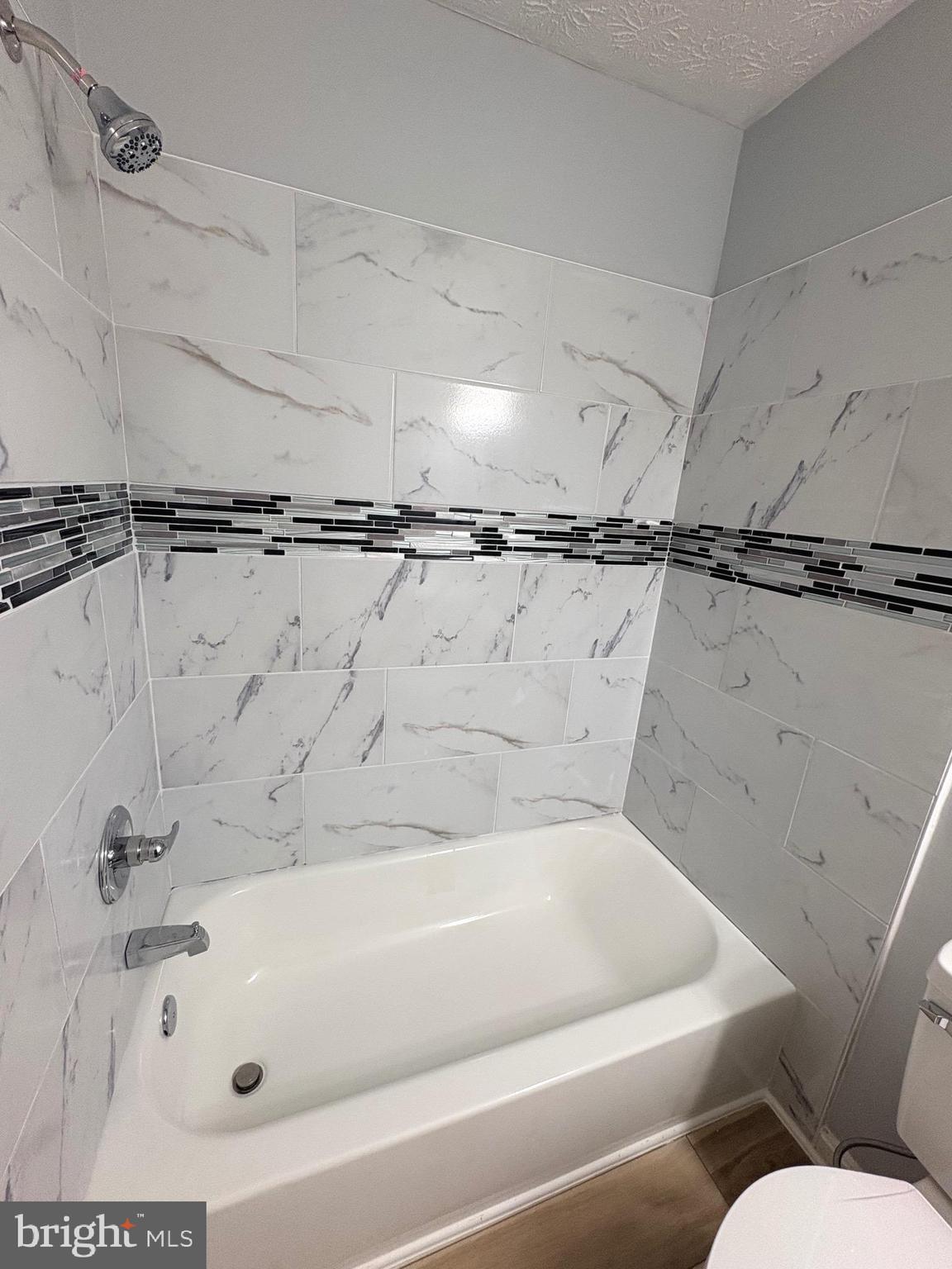 LAUREL GLEN - Residential