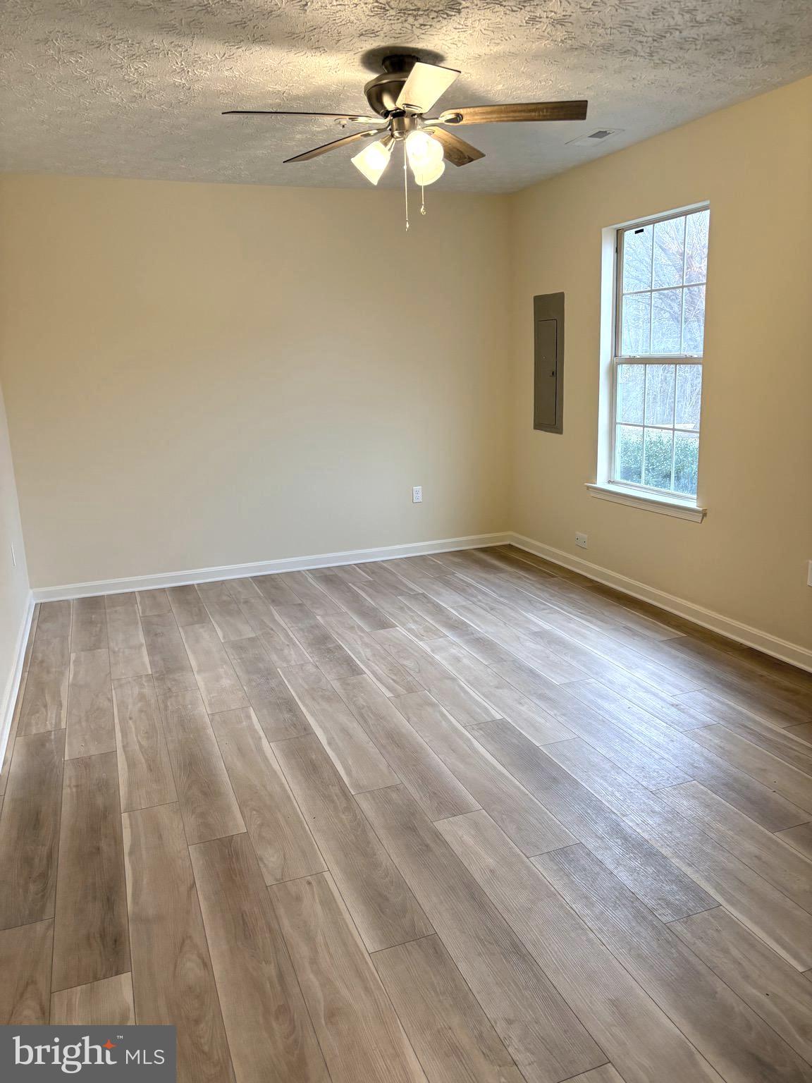 LAUREL GLEN - Residential