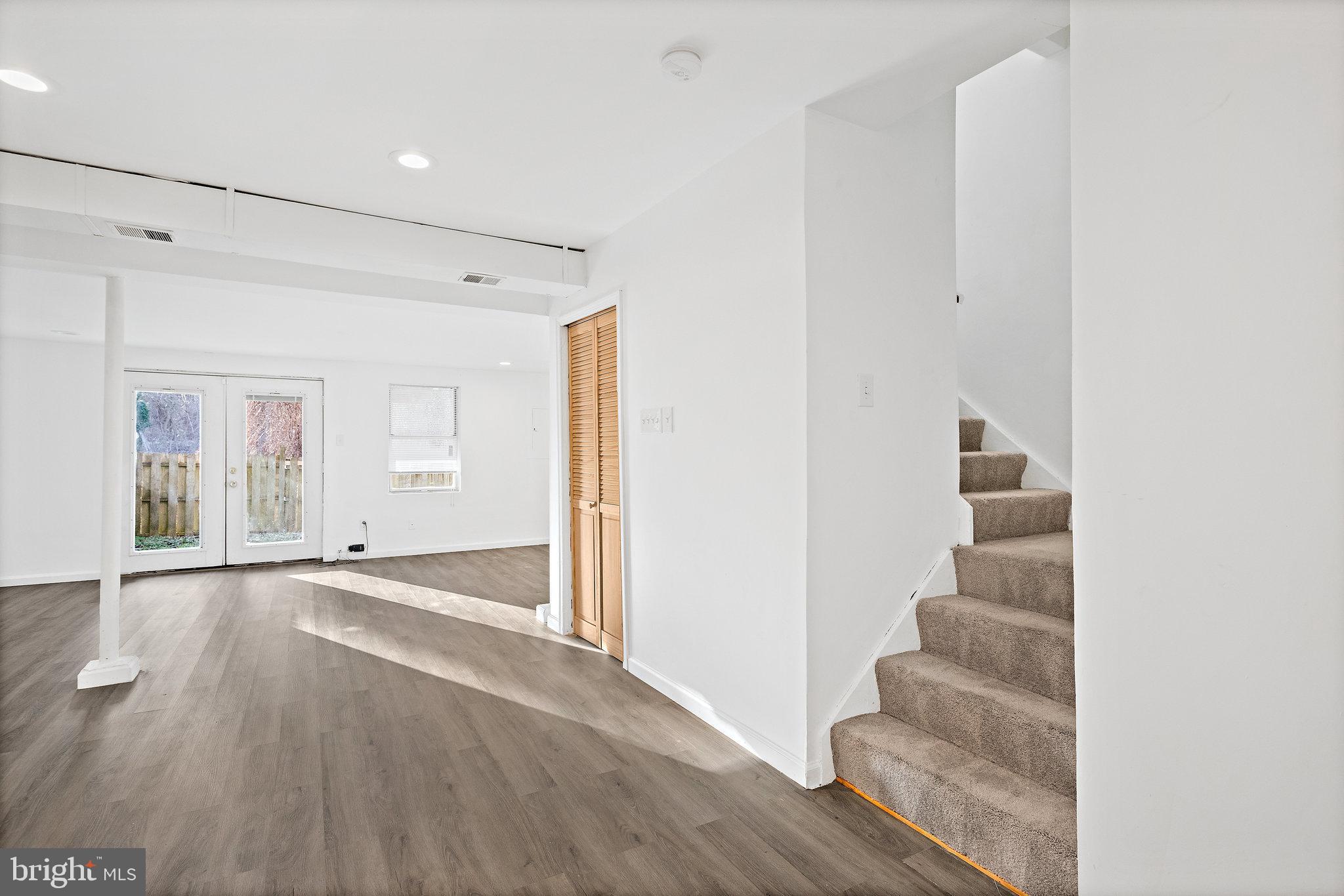 LONDON WOODS - Residential Lease