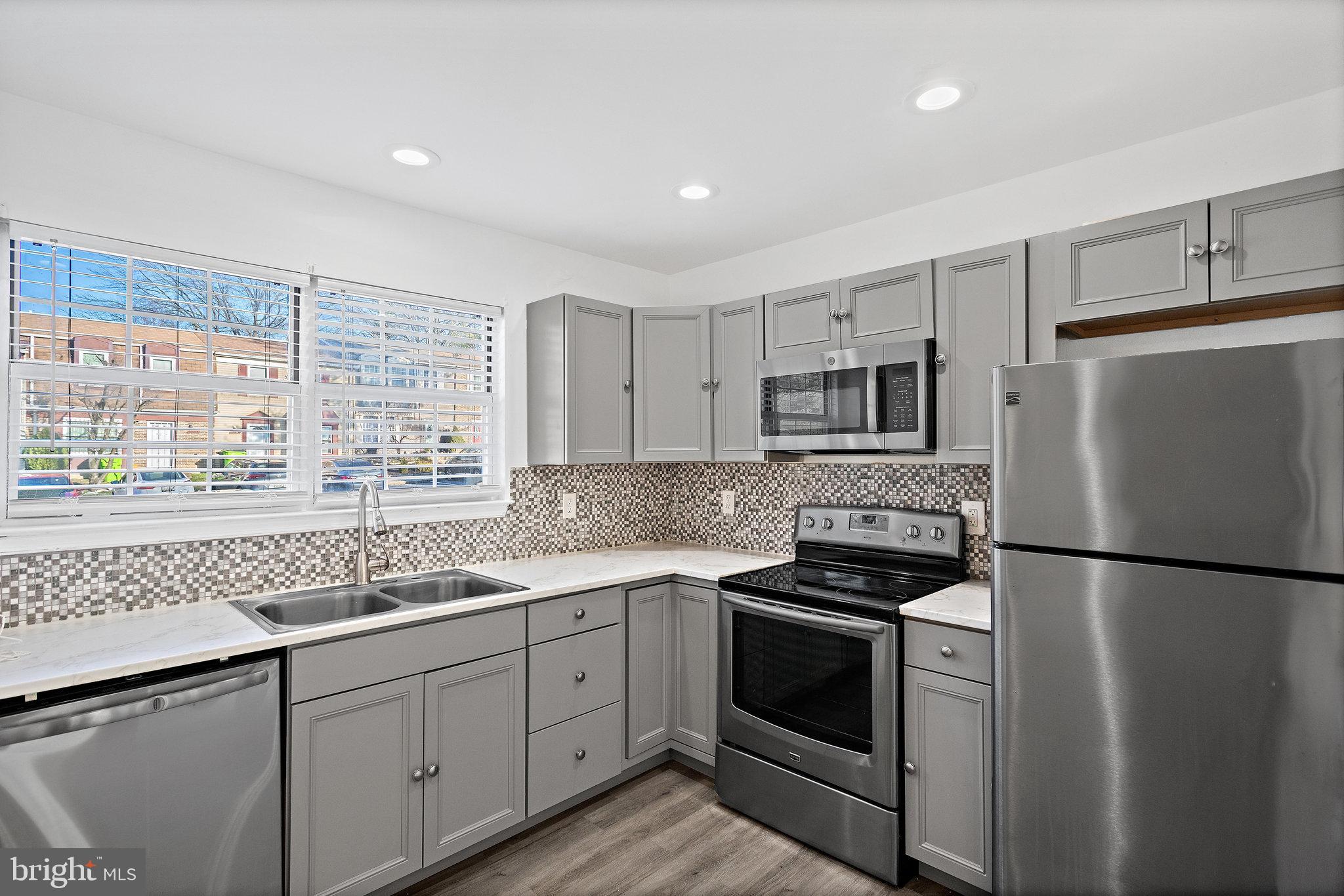 LONDON WOODS - Residential Lease