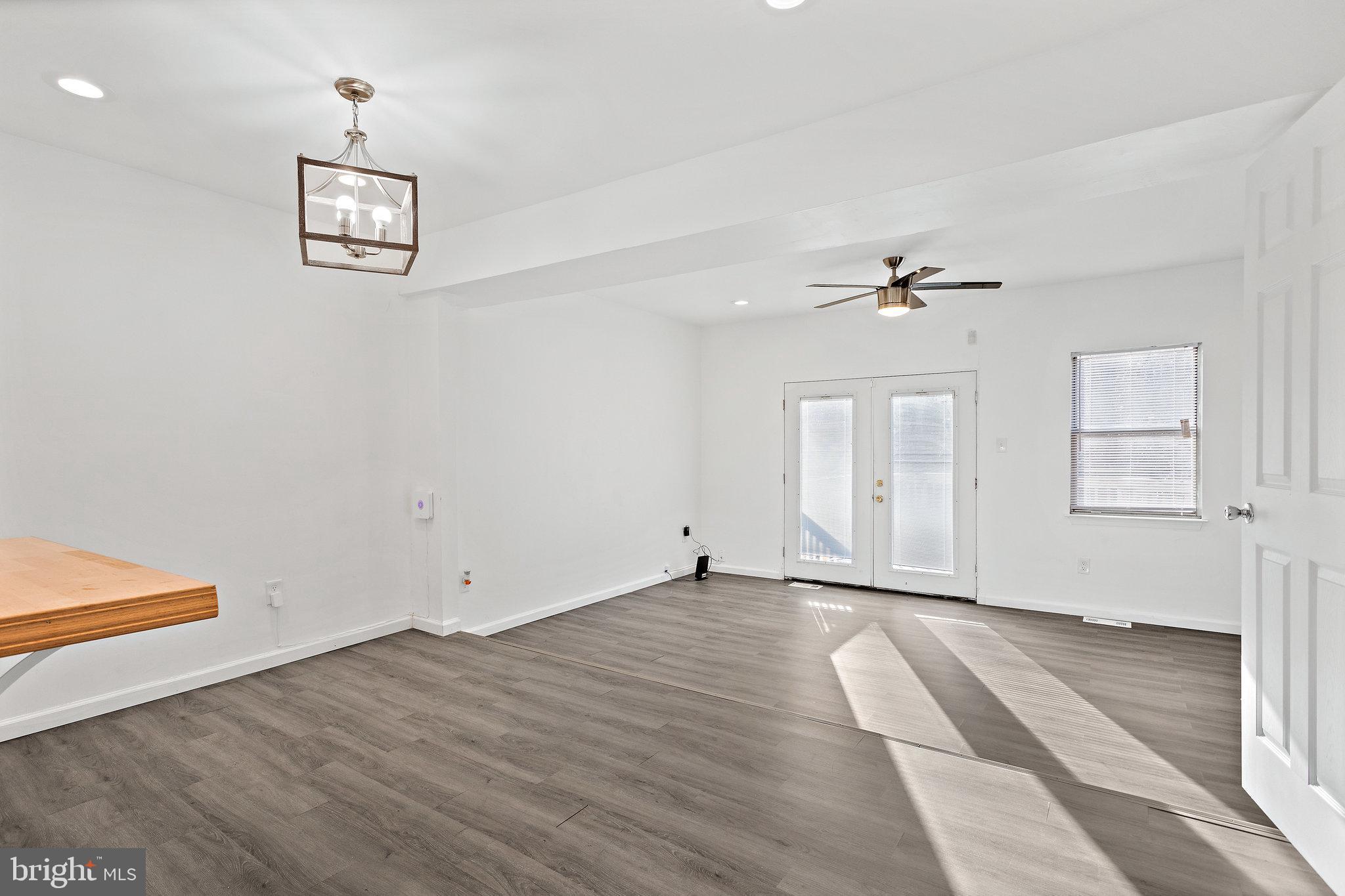 LONDON WOODS - Residential Lease