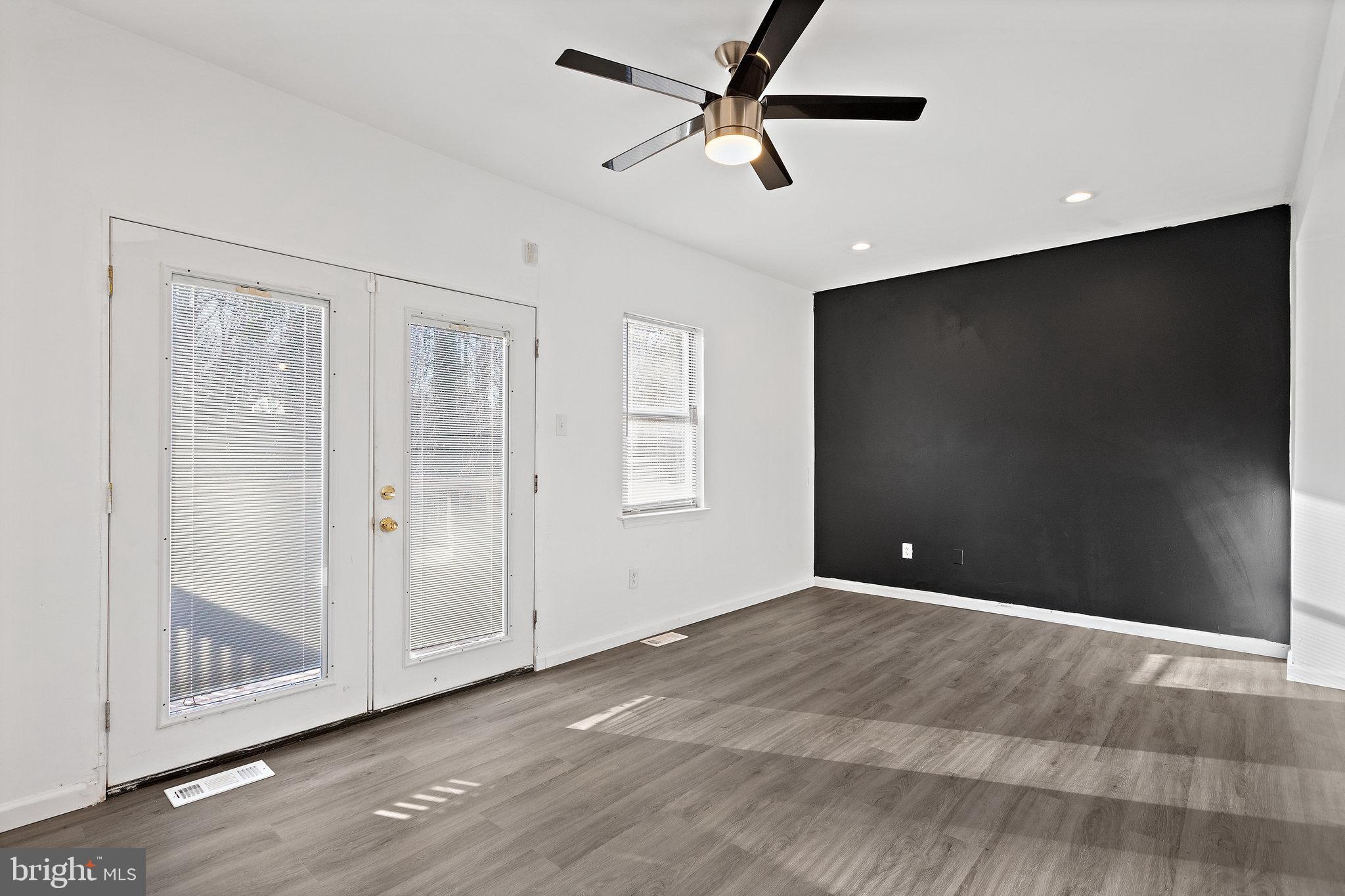 LONDON WOODS - Residential Lease