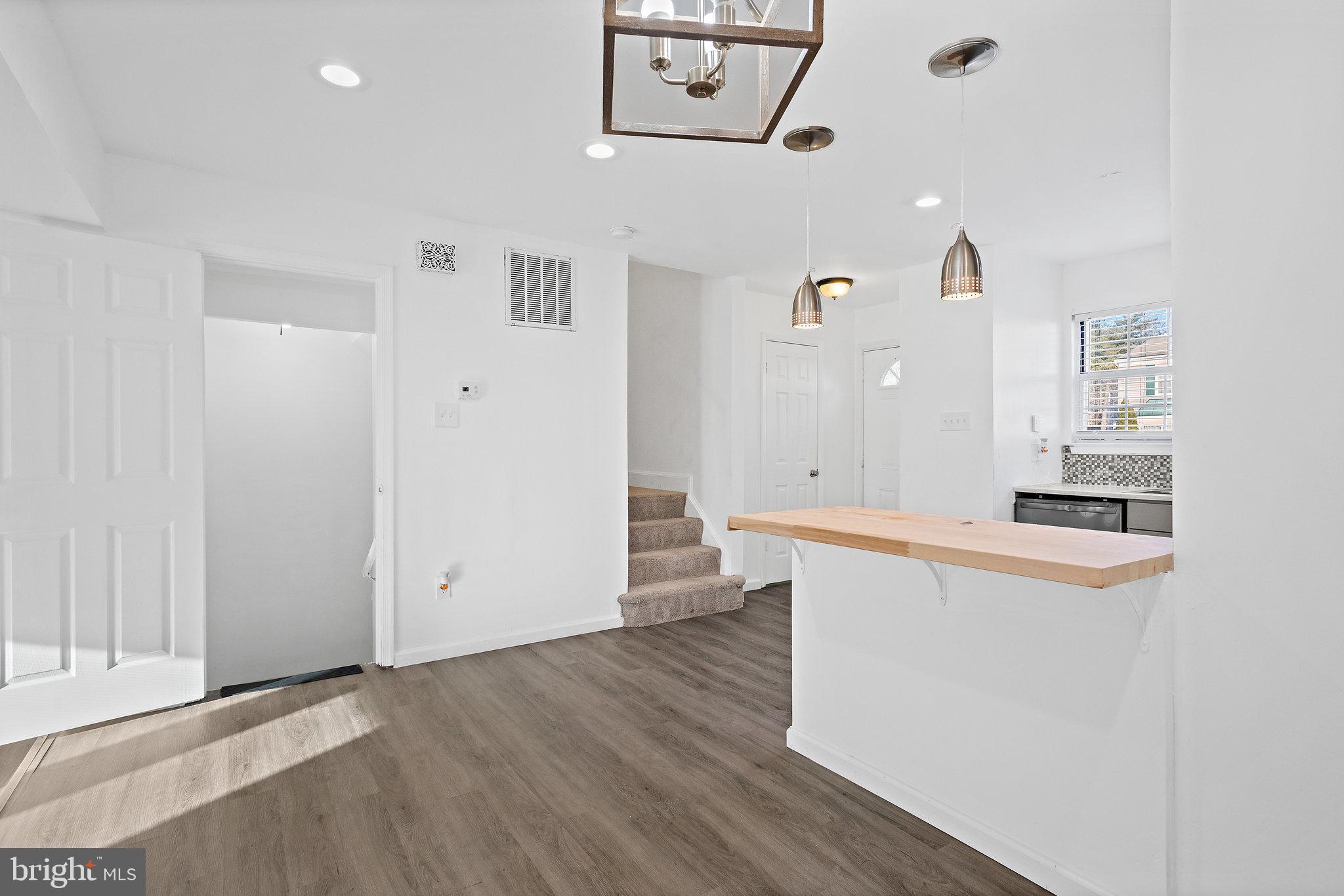 LONDON WOODS - Residential Lease