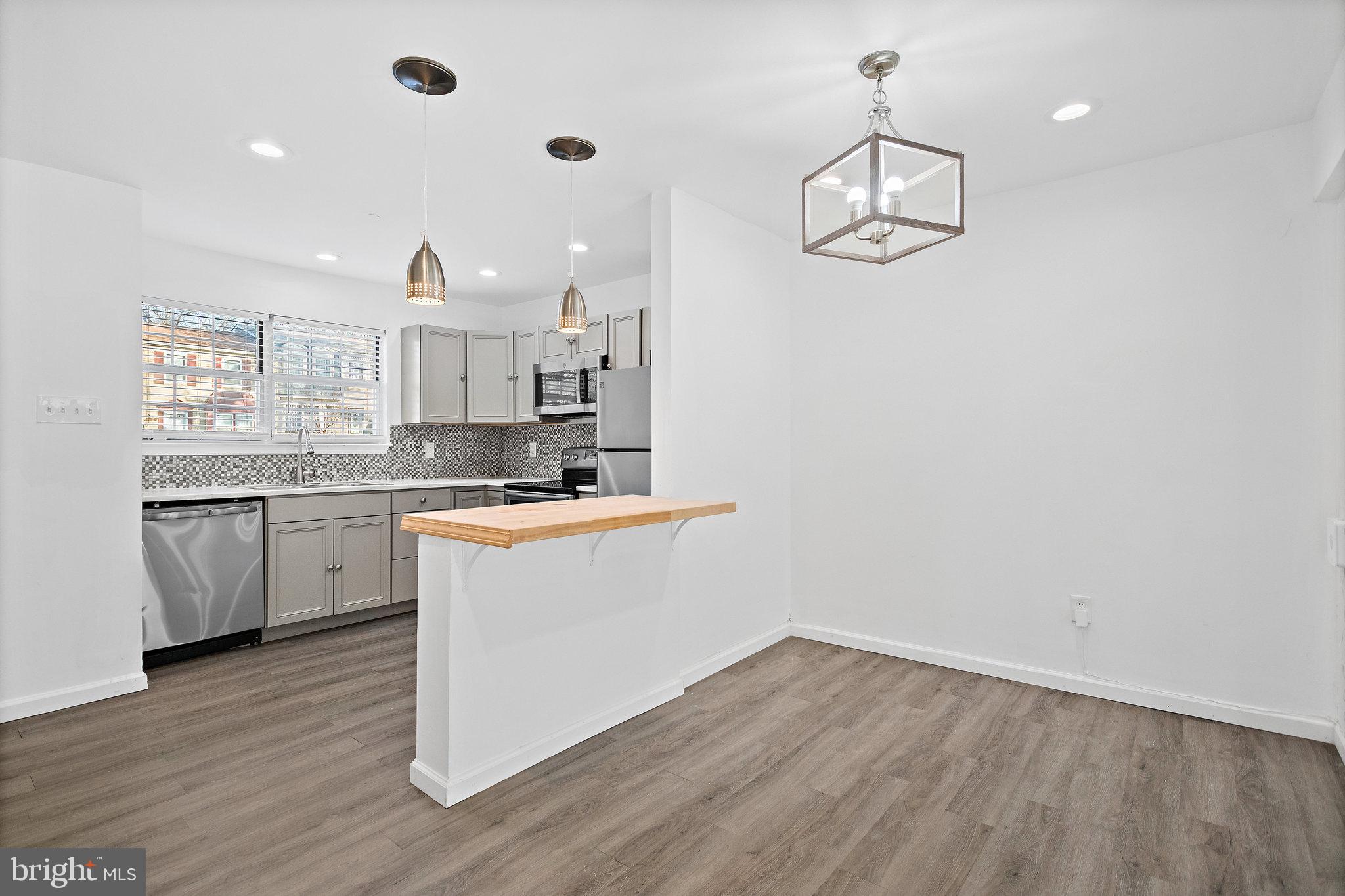 LONDON WOODS - Residential Lease