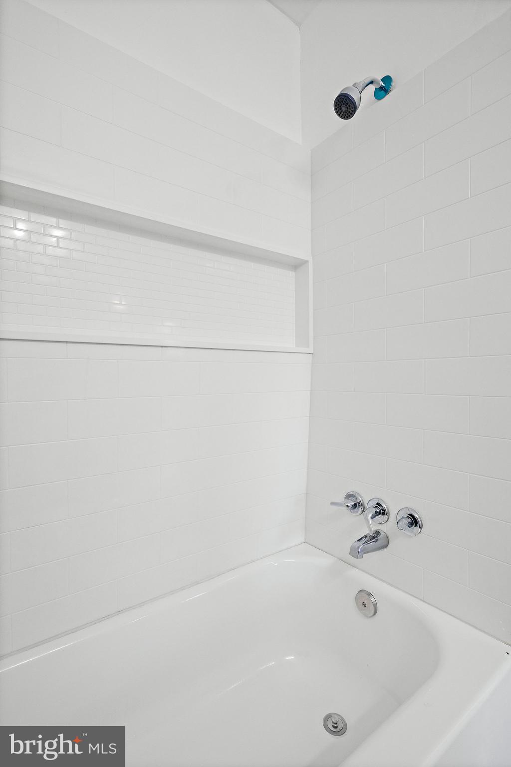 LONDON WOODS - Residential Lease