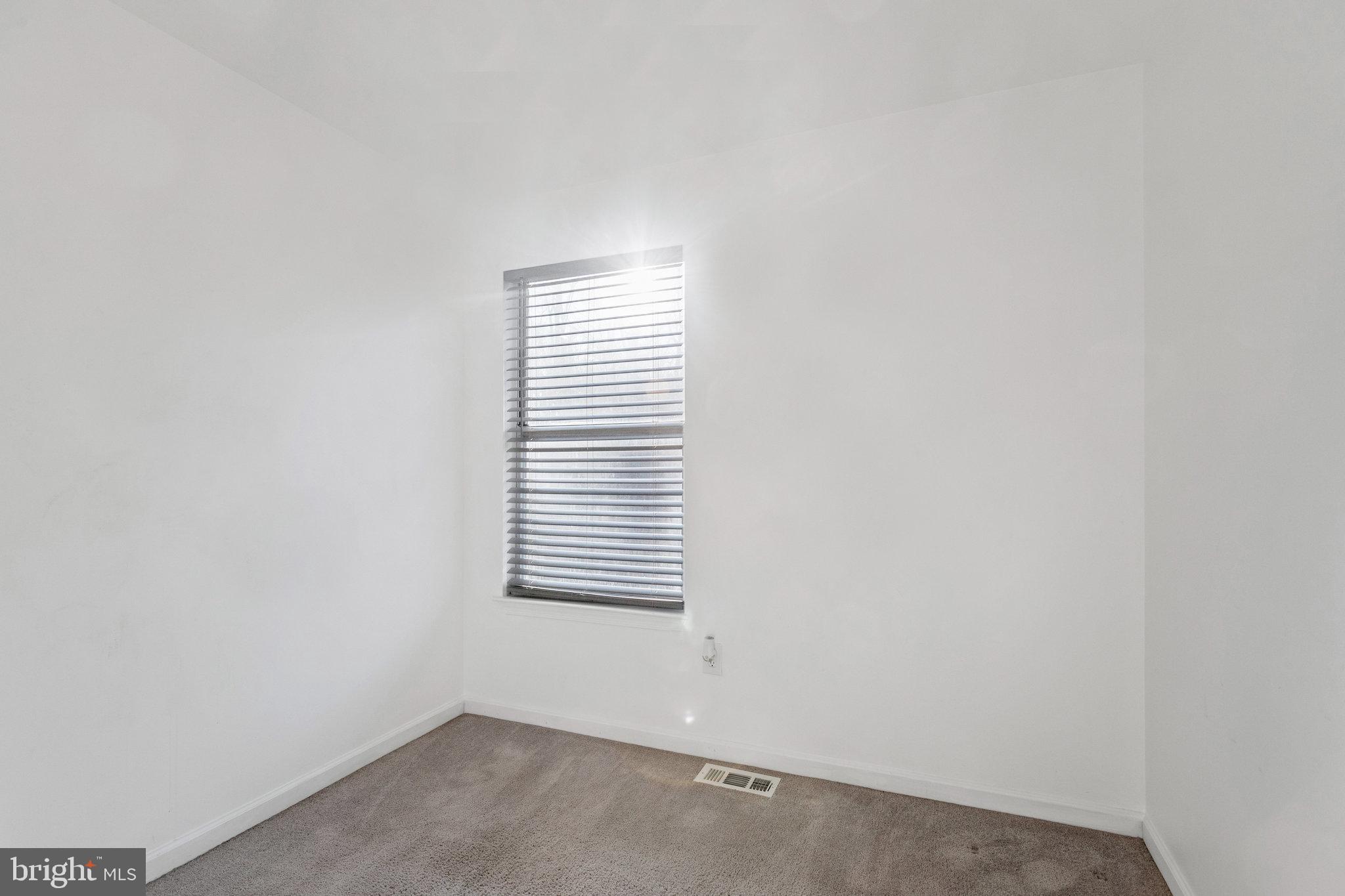 LONDON WOODS - Residential Lease