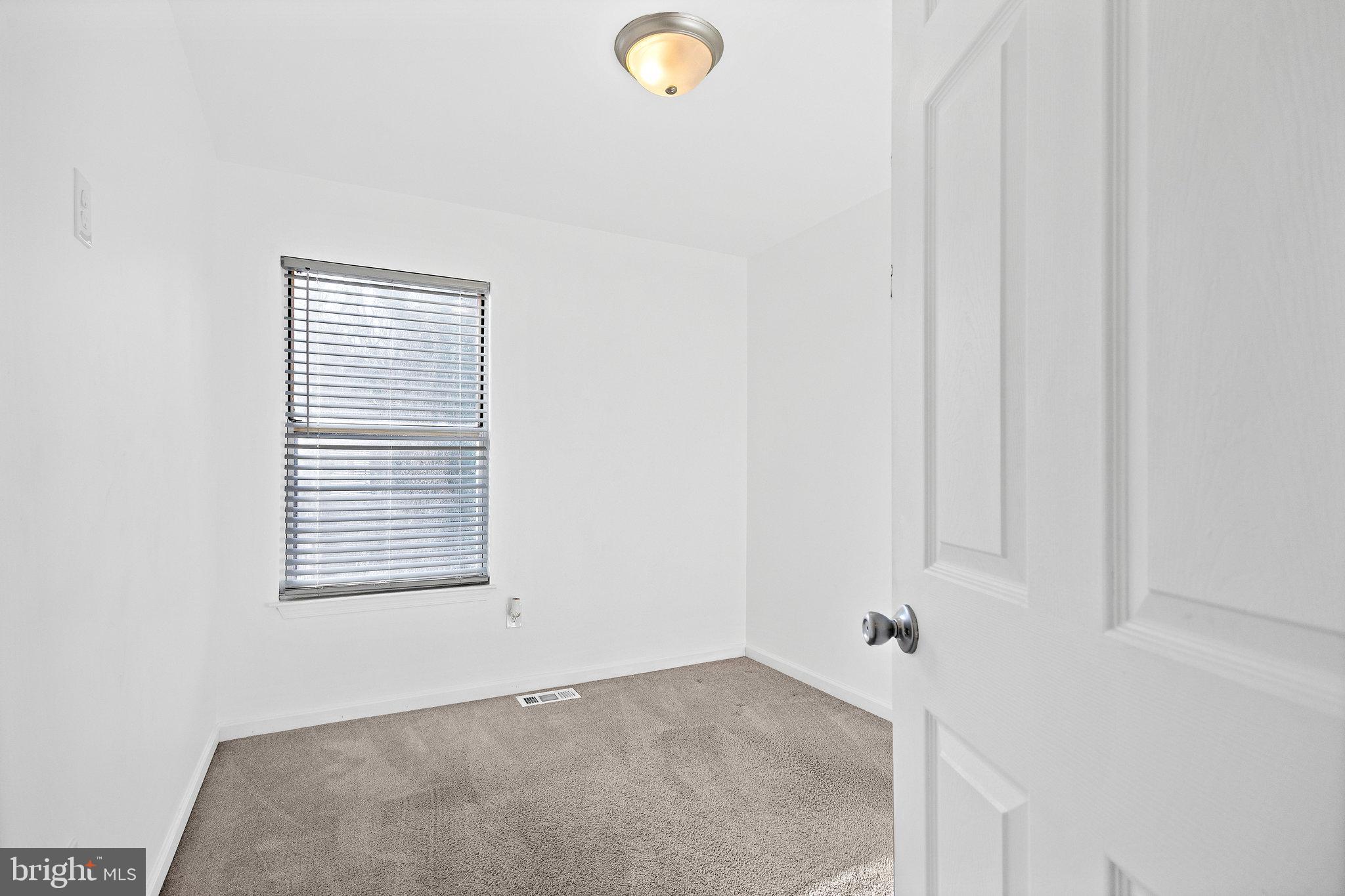 LONDON WOODS - Residential Lease