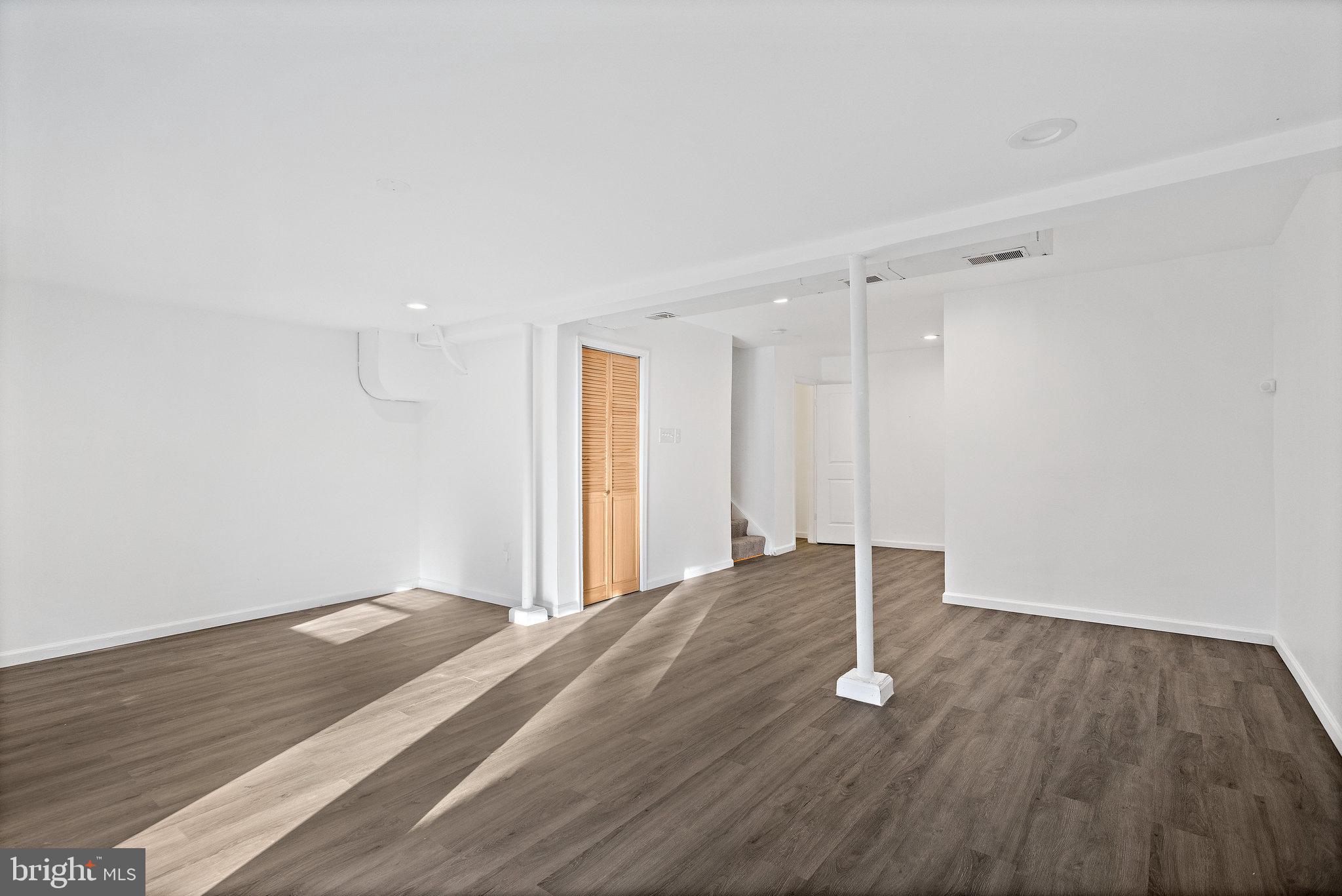 LONDON WOODS - Residential Lease