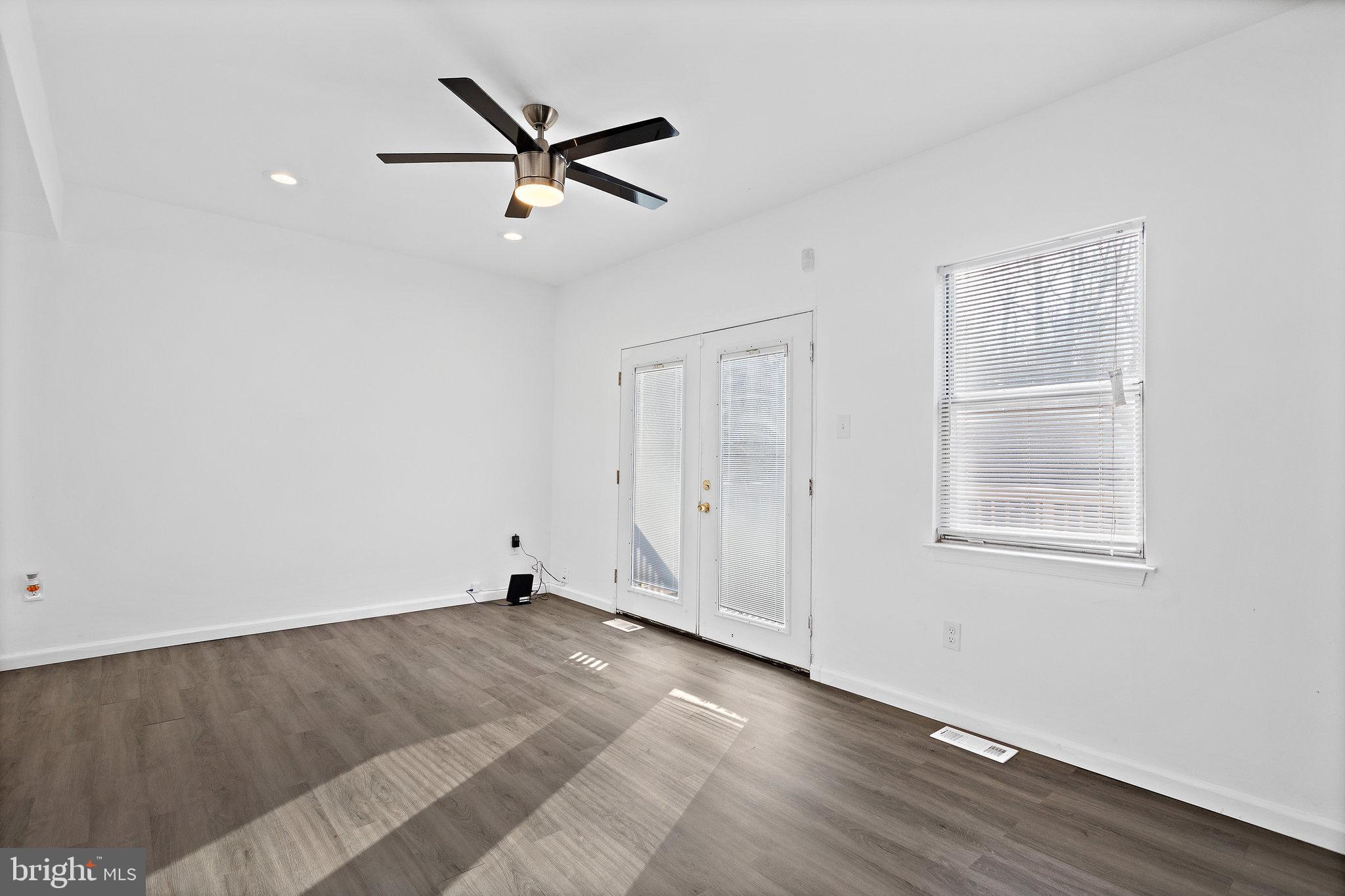 LONDON WOODS - Residential Lease