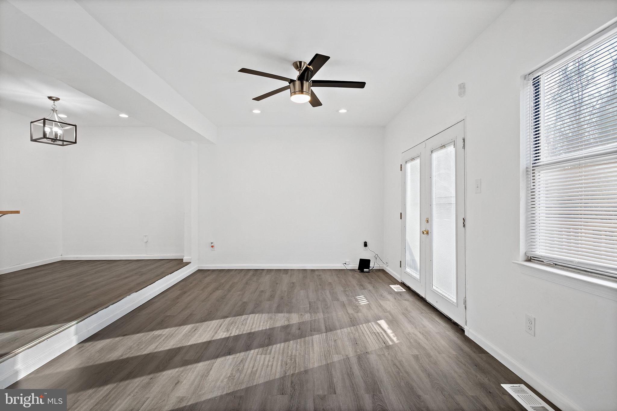 LONDON WOODS - Residential Lease