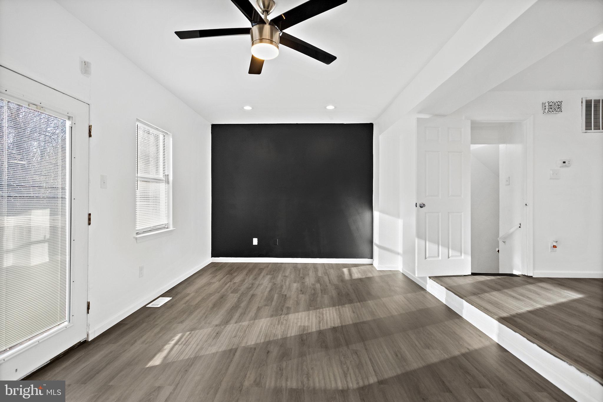 LONDON WOODS - Residential Lease