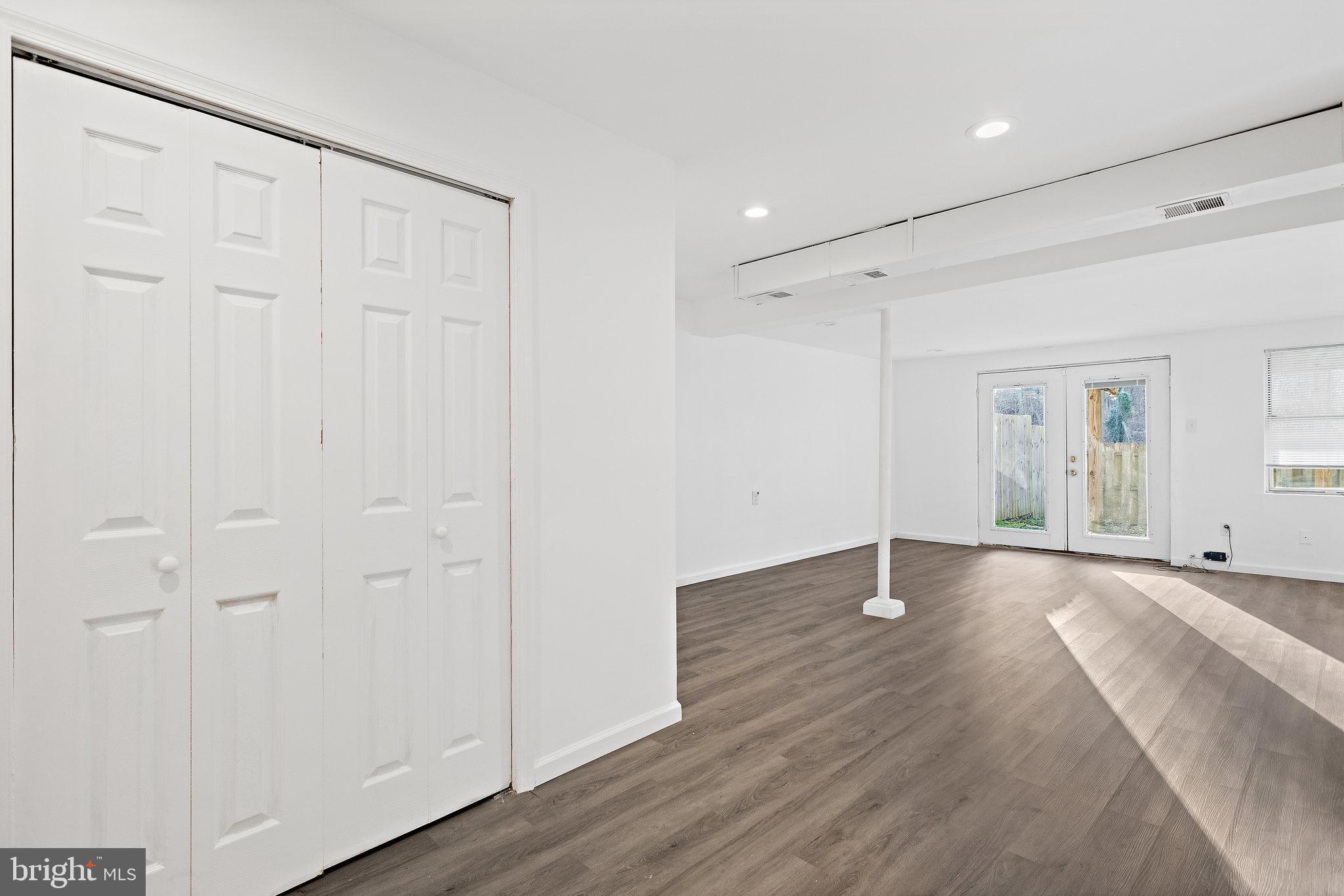 LONDON WOODS - Residential Lease