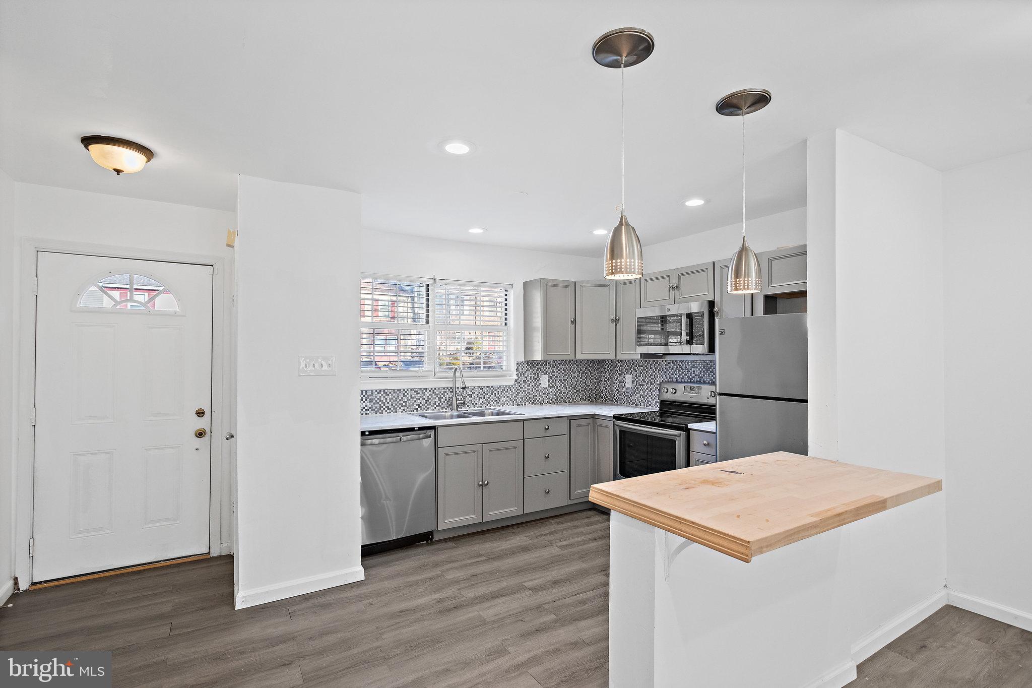 LONDON WOODS - Residential Lease