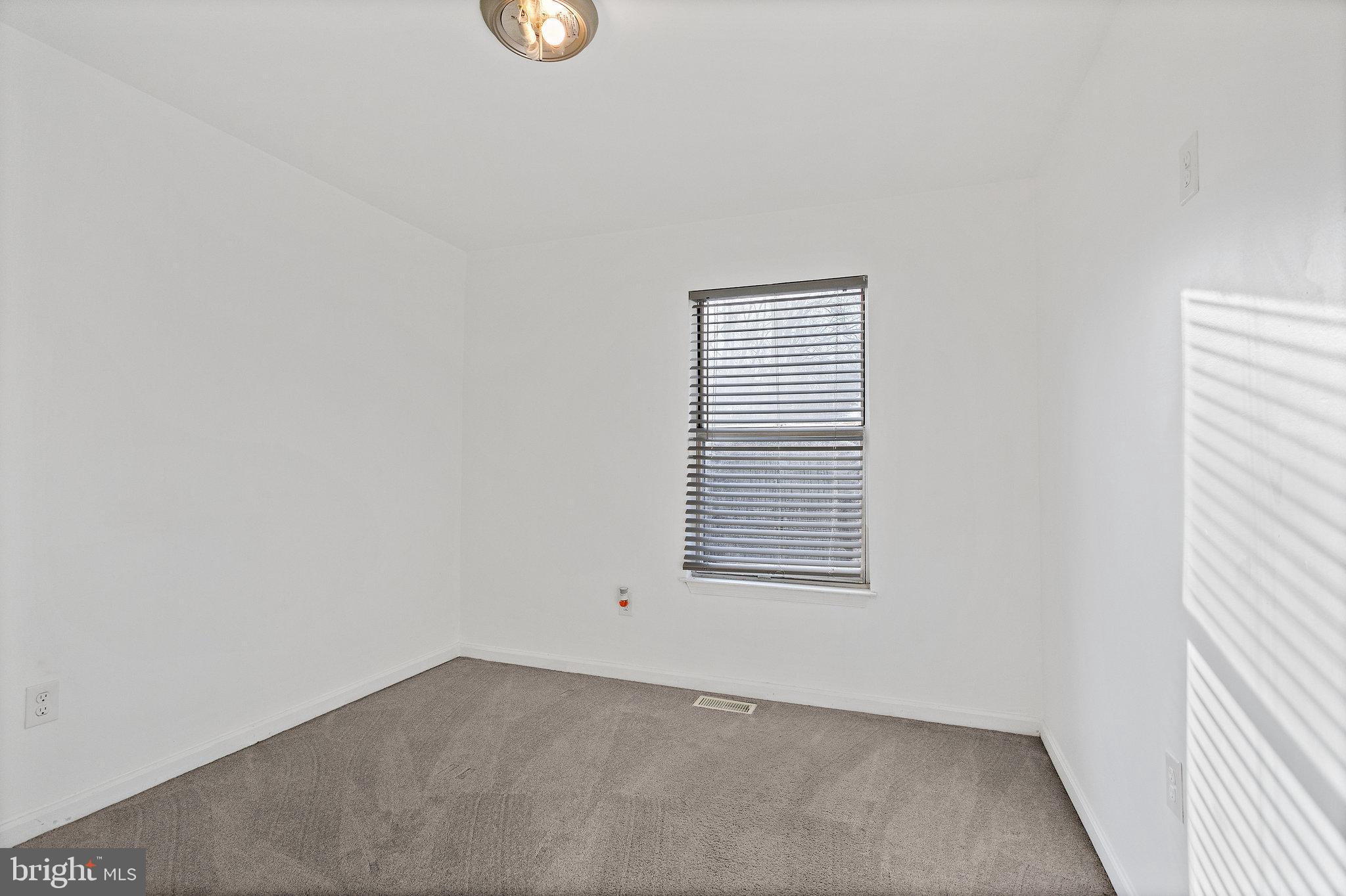 LONDON WOODS - Residential Lease