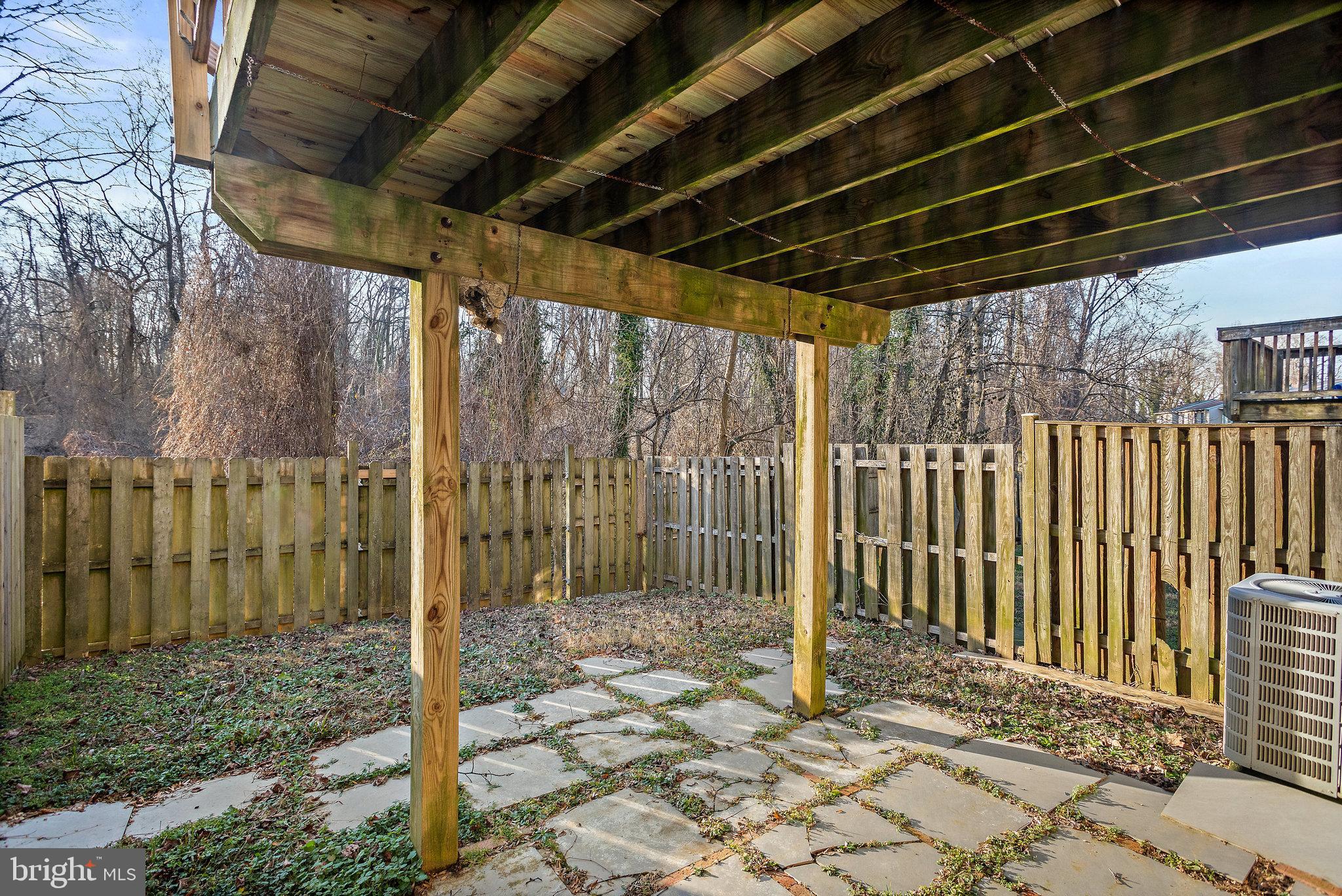 LONDON WOODS - Residential Lease