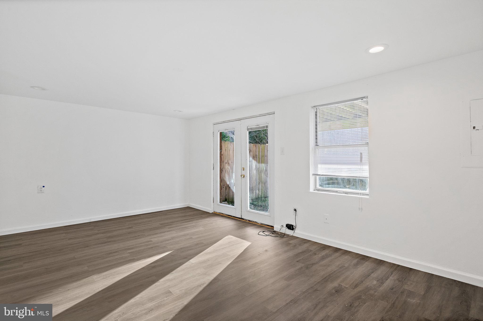 LONDON WOODS - Residential Lease