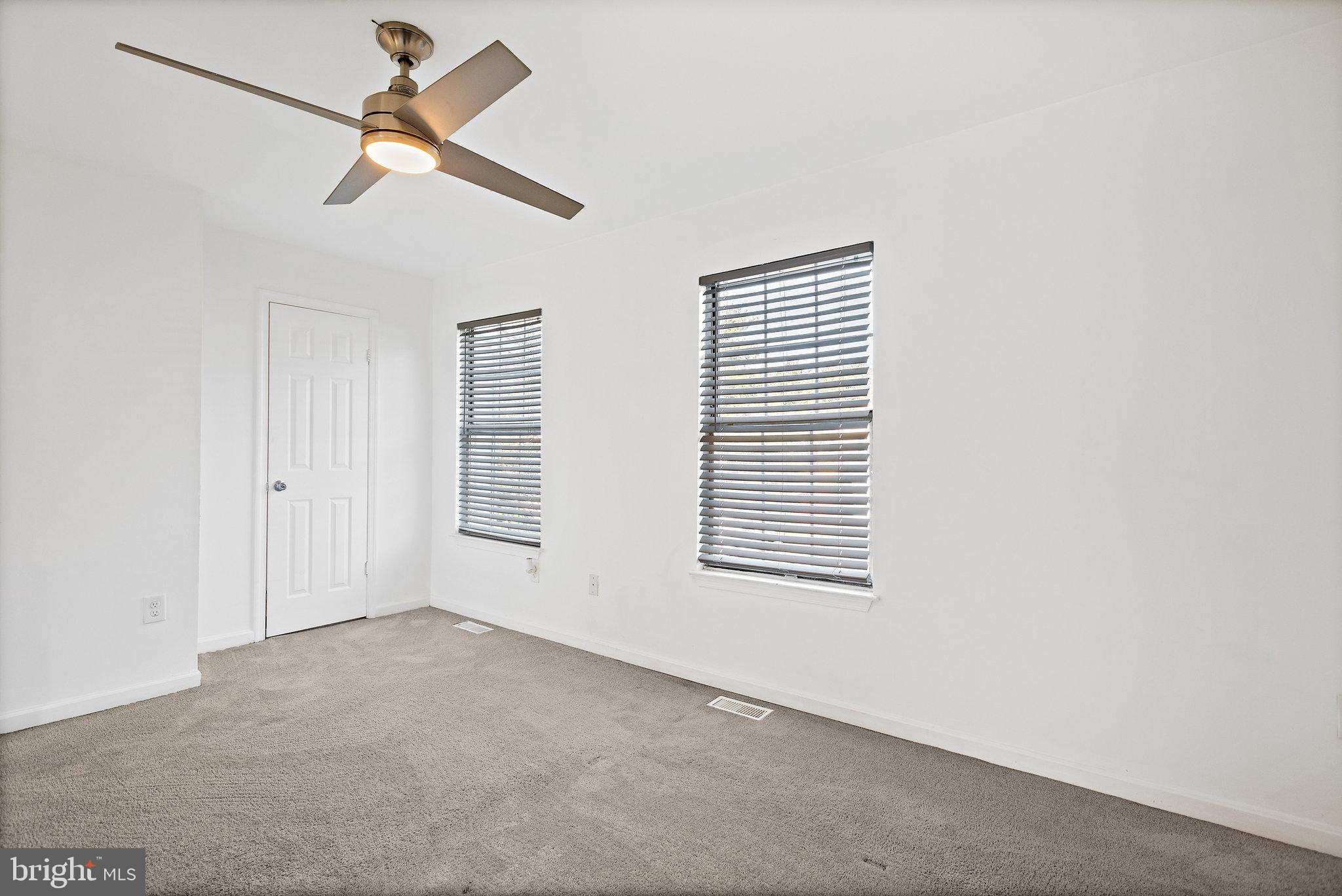 LONDON WOODS - Residential Lease