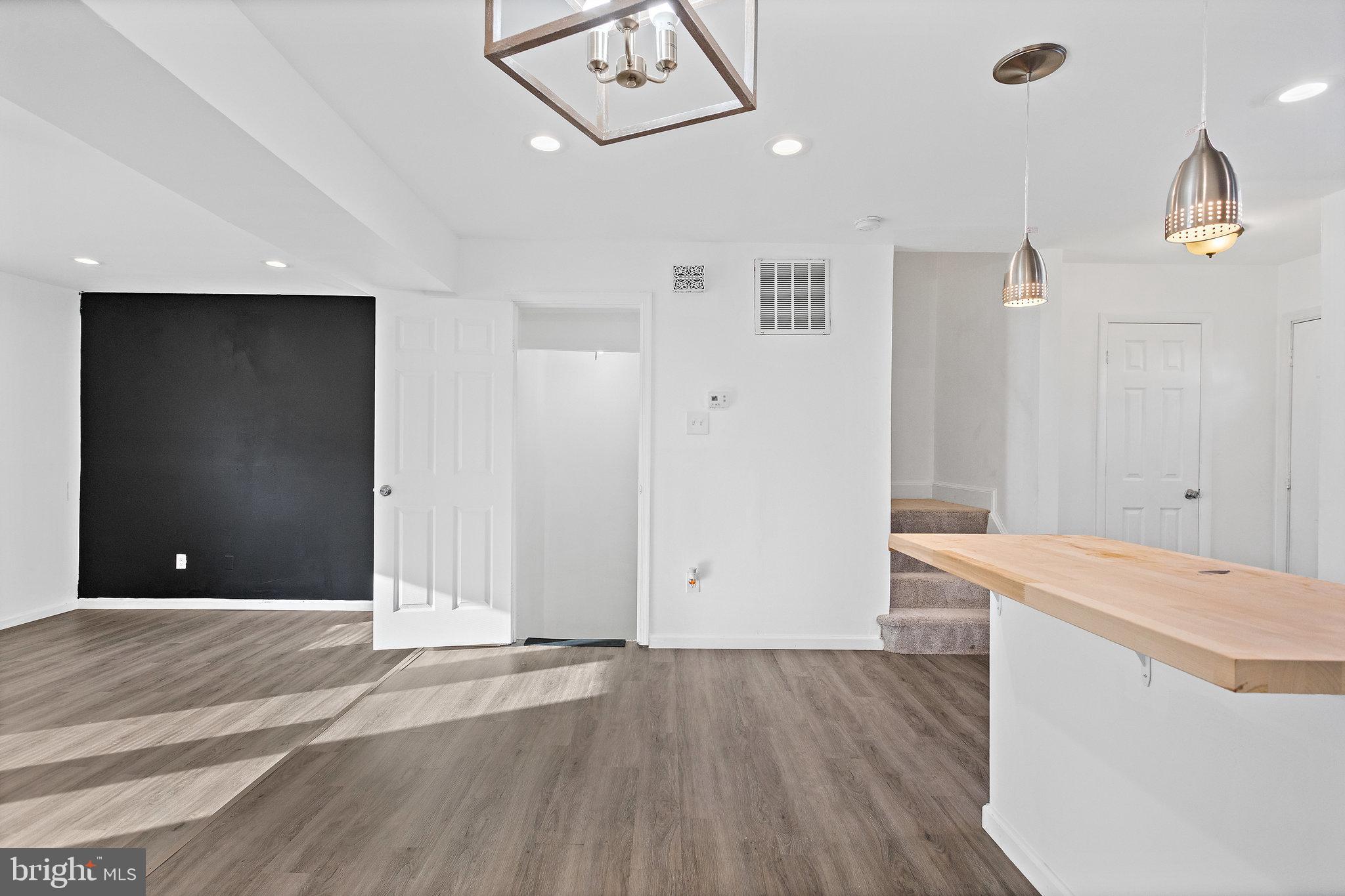 LONDON WOODS - Residential Lease