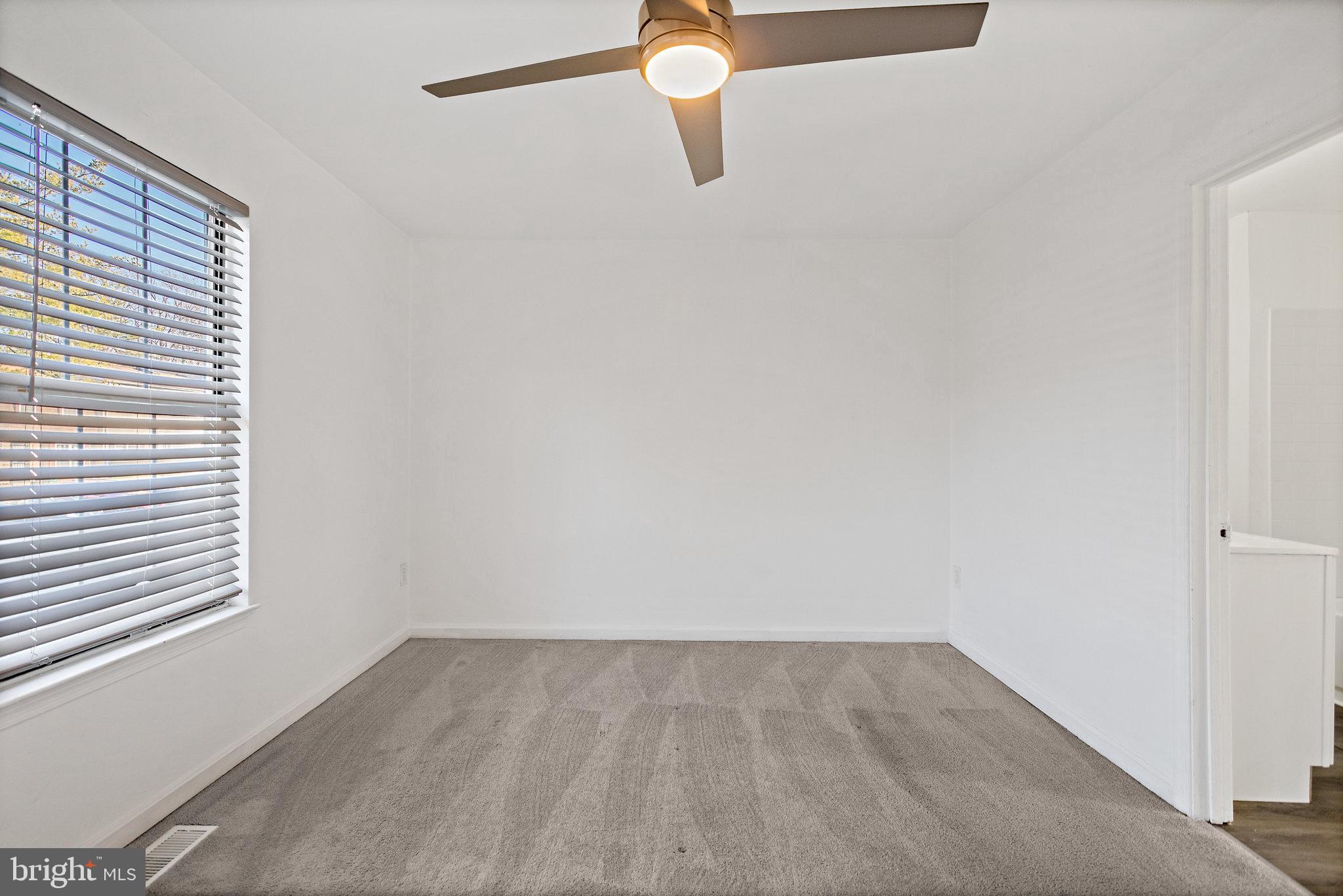 LONDON WOODS - Residential Lease