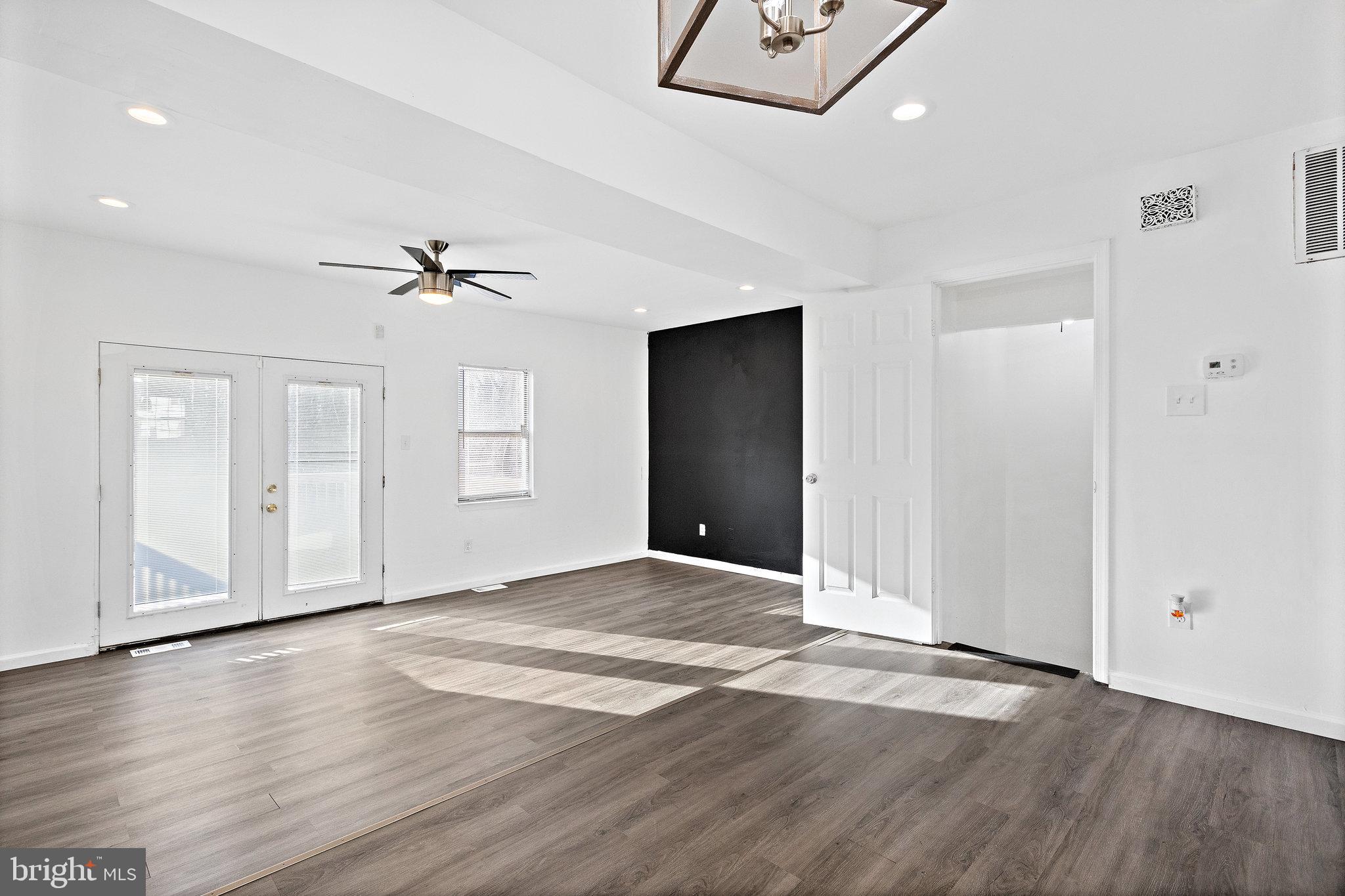 LONDON WOODS - Residential Lease