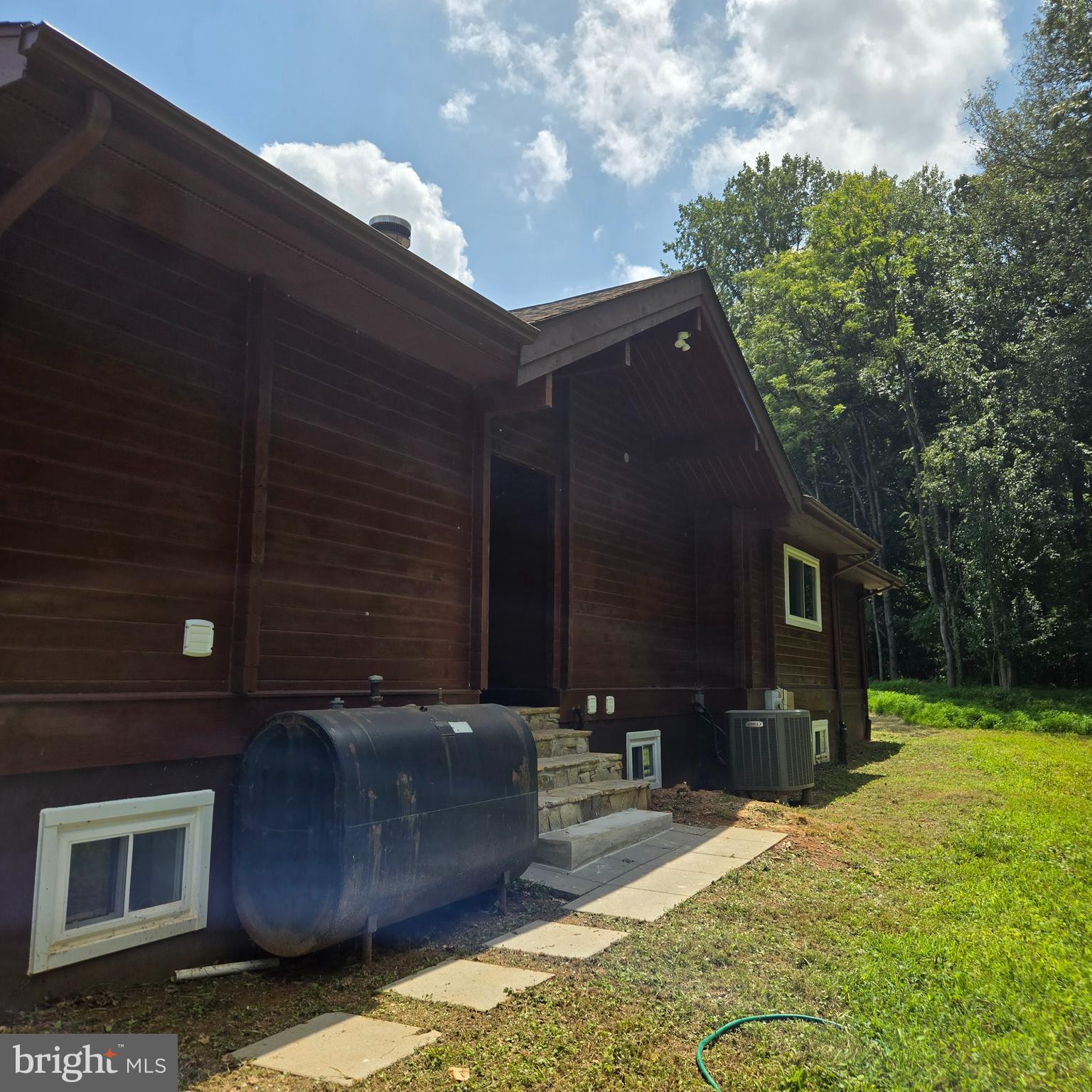 CLARKSVILLE HUNT - Residential Lease