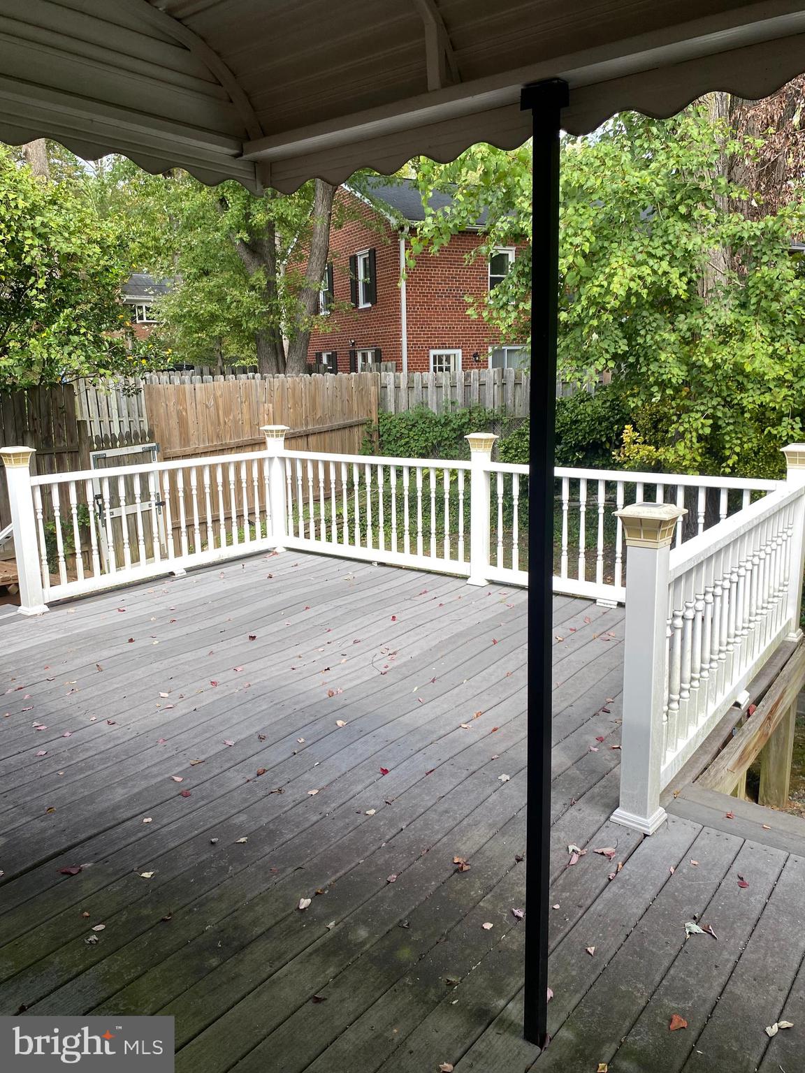 WHITES RAVENWOOD PARK - Residential