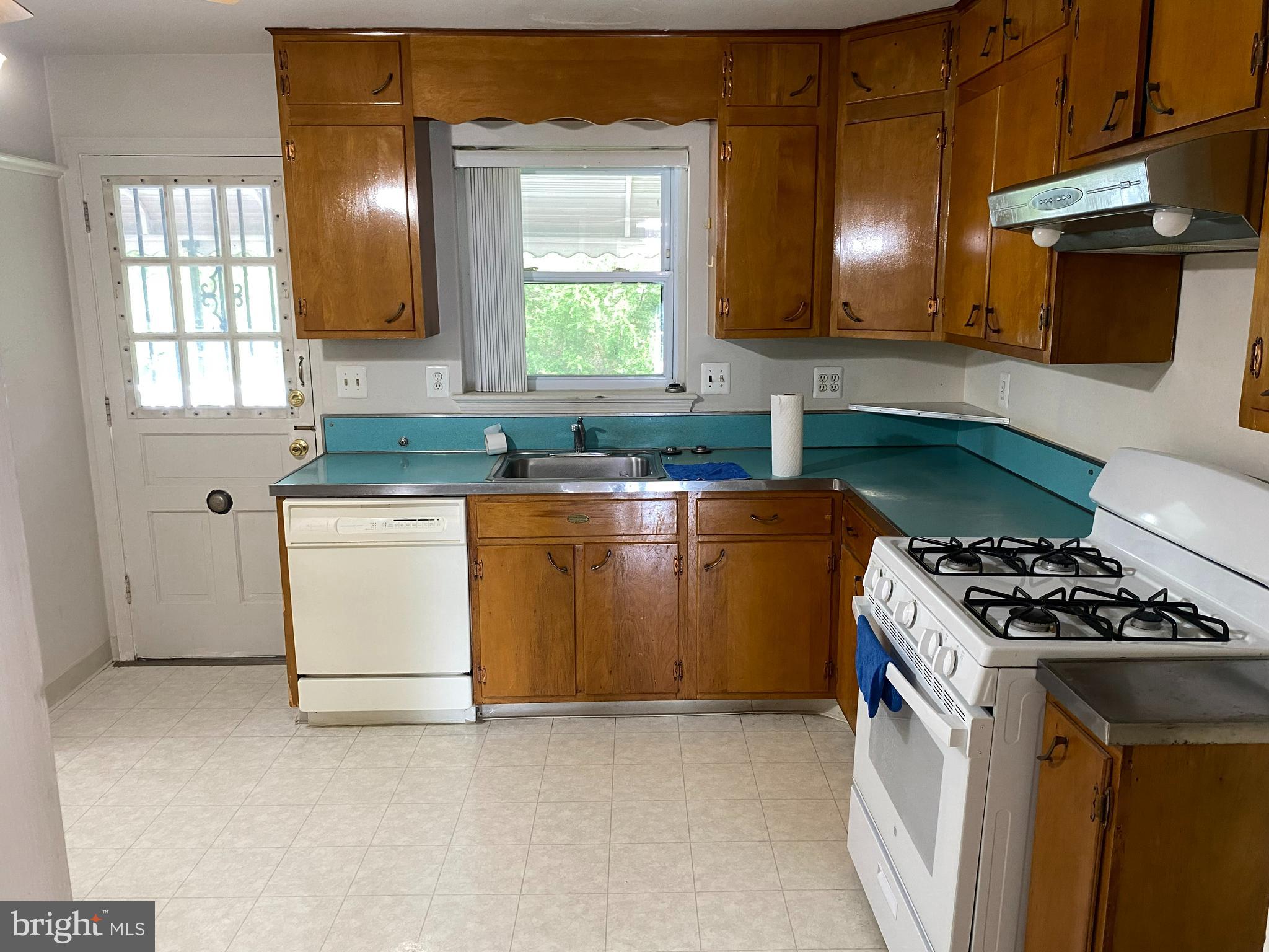 WHITES RAVENWOOD PARK - Residential