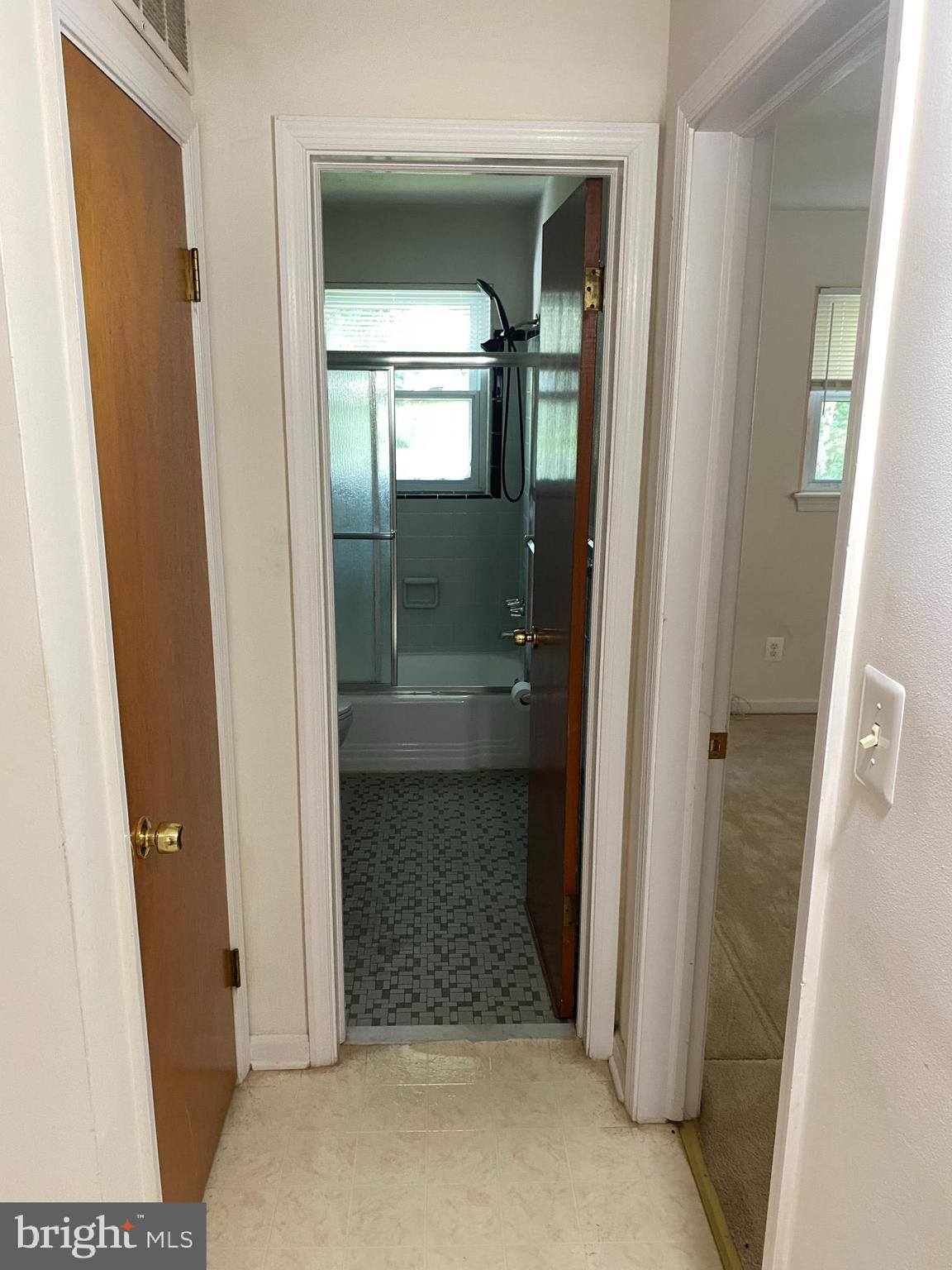 WHITES RAVENWOOD PARK - Residential