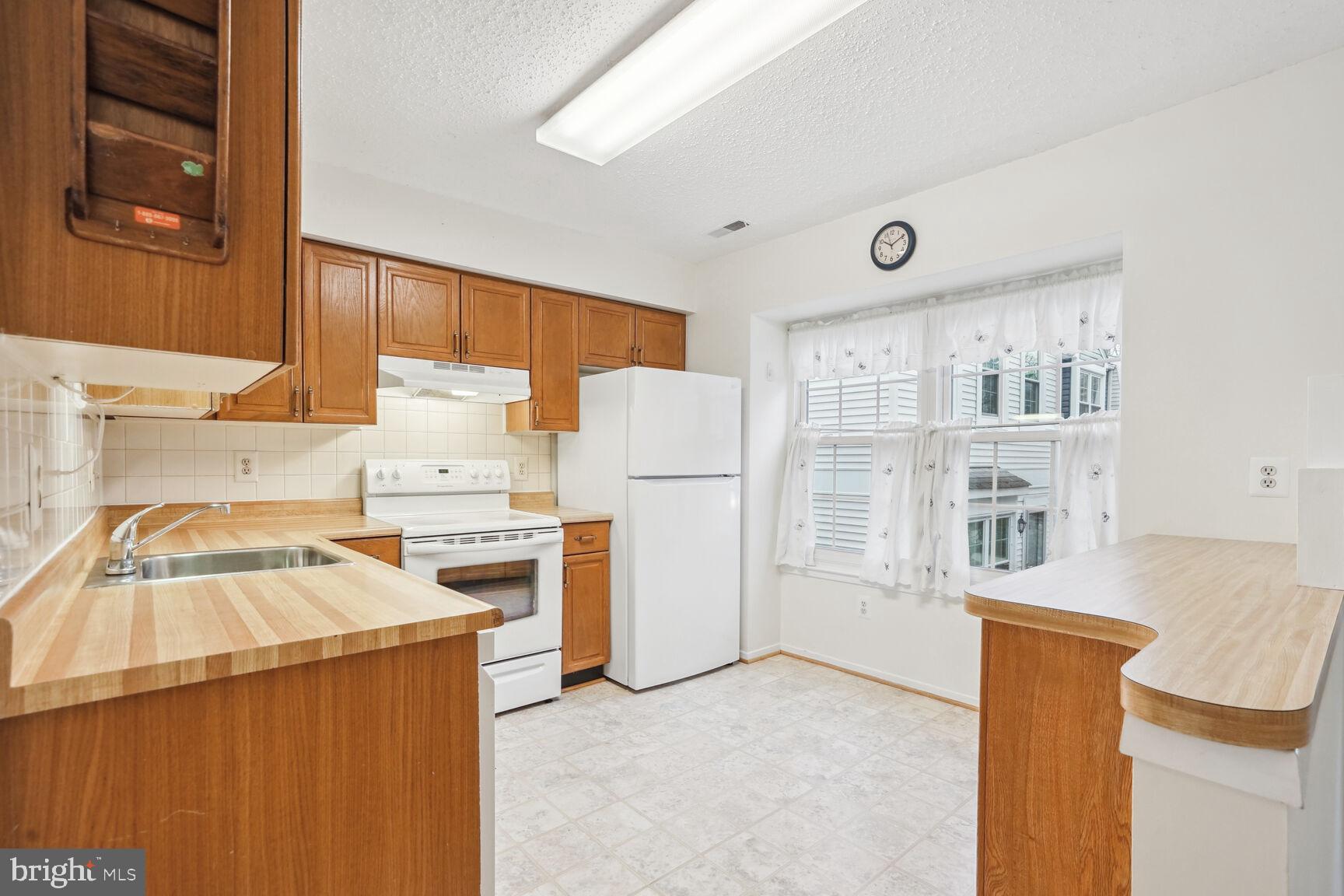 OAKWOOD COMMONS AT BURKE - Residential Lease