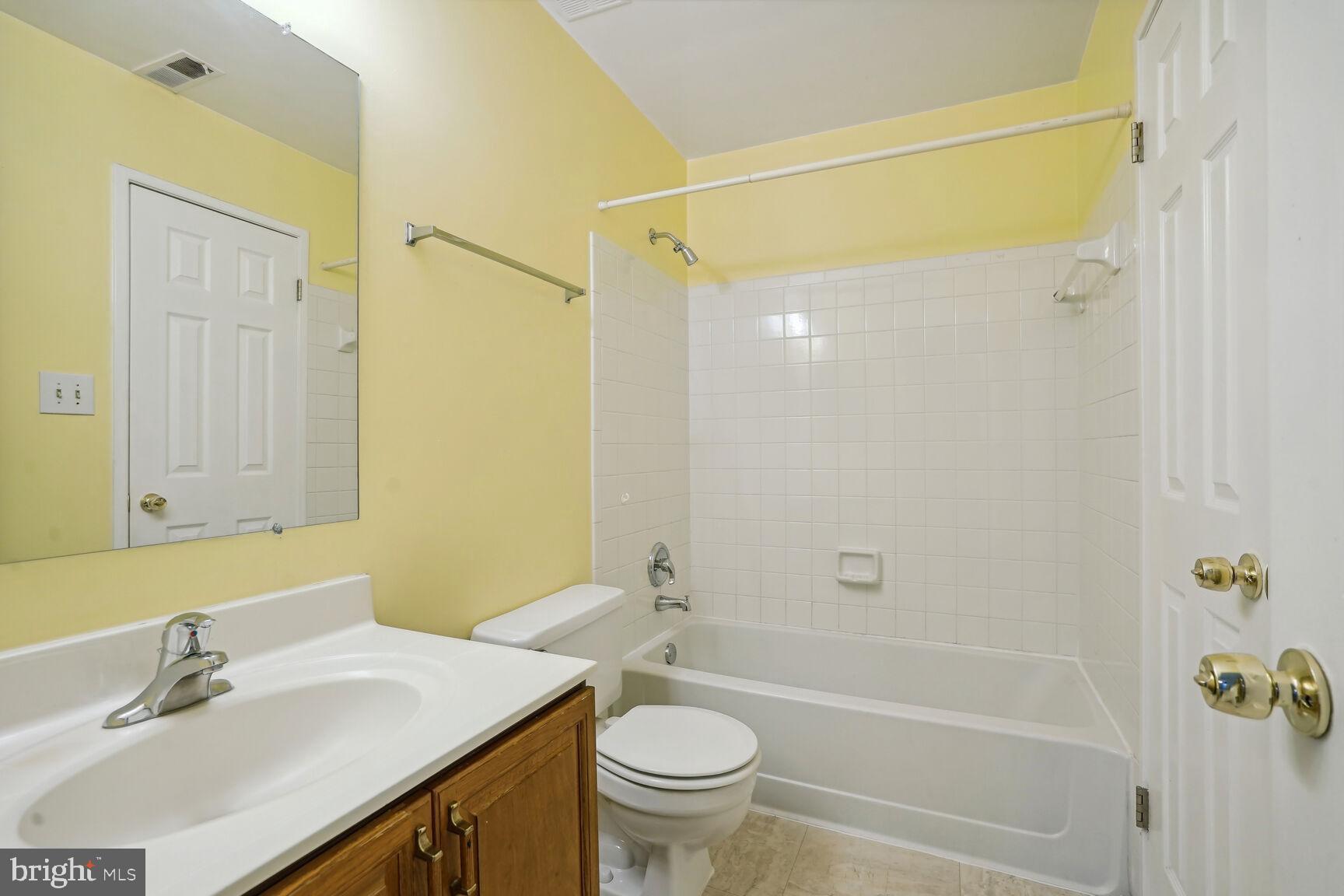 OAKWOOD COMMONS AT BURKE - Residential Lease