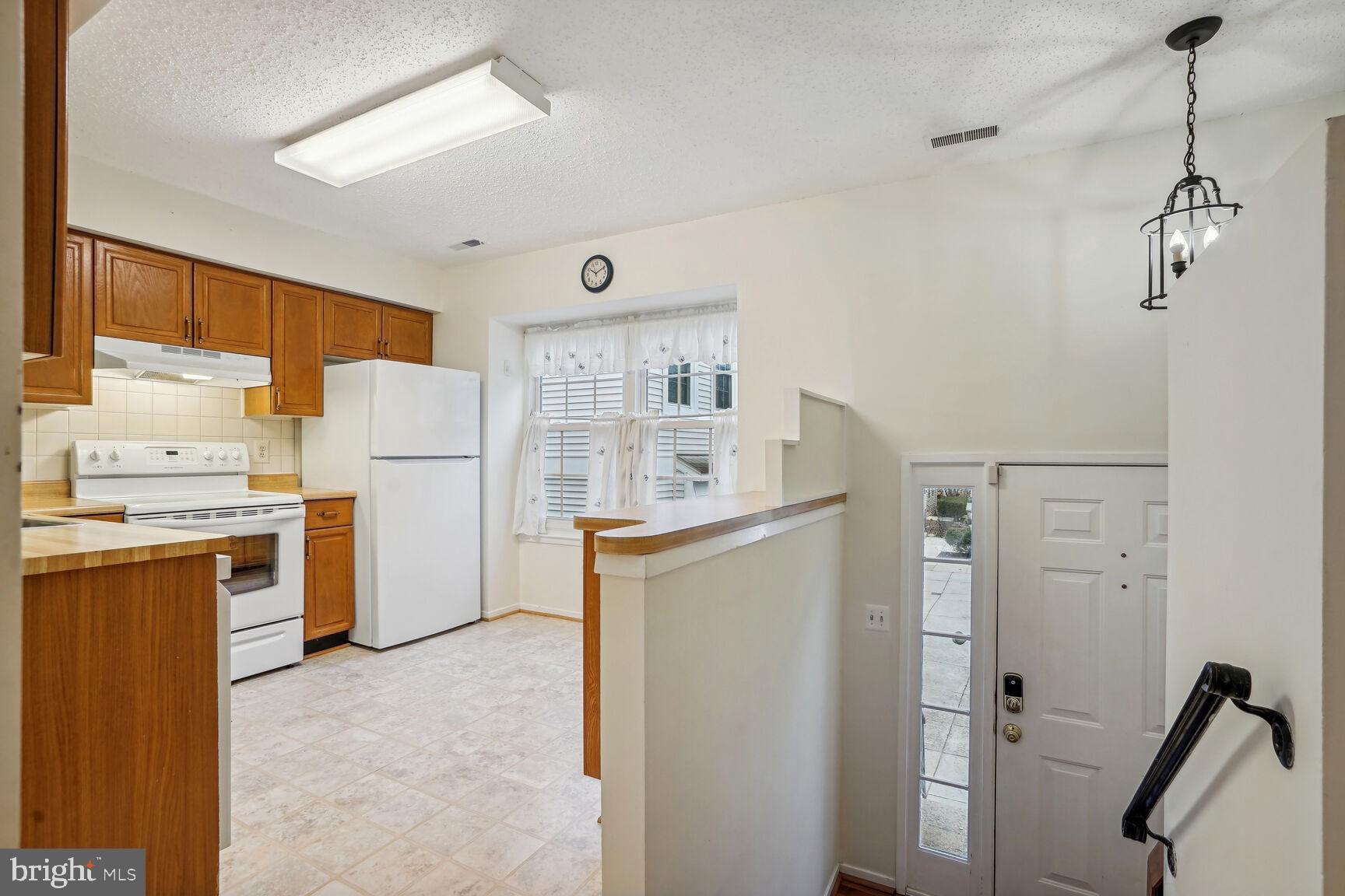 OAKWOOD COMMONS AT BURKE - Residential Lease