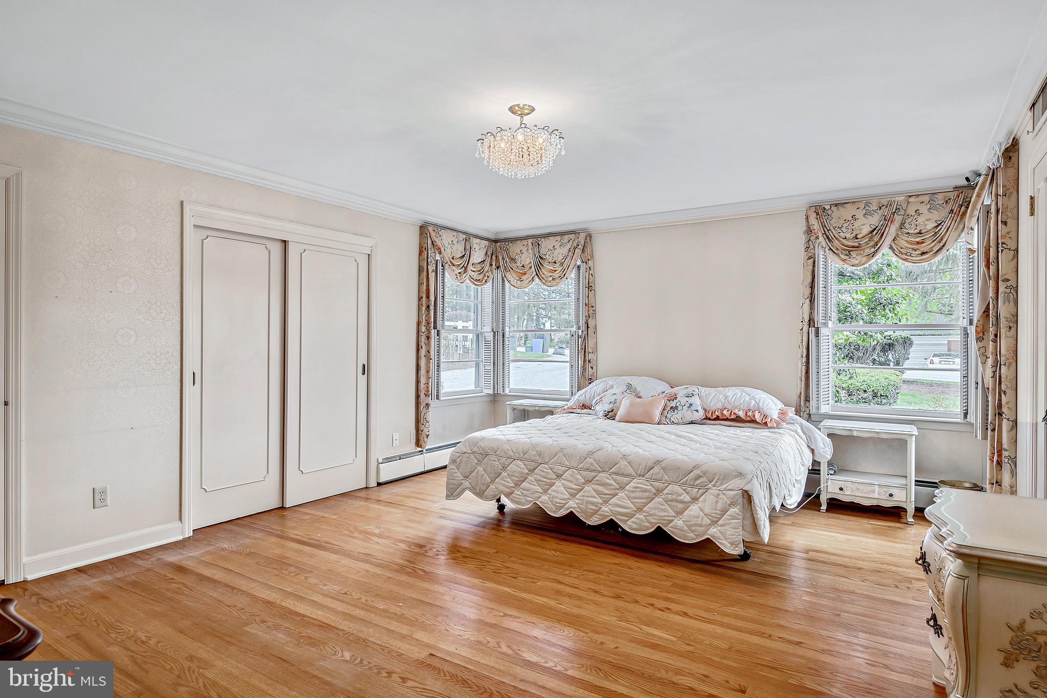 STRATHCONA HILLS - Residential