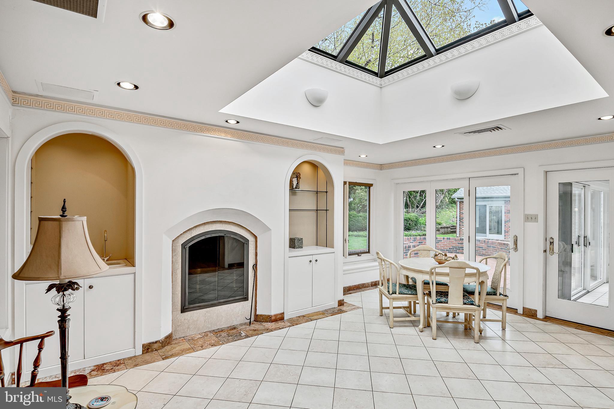 STRATHCONA HILLS - Residential
