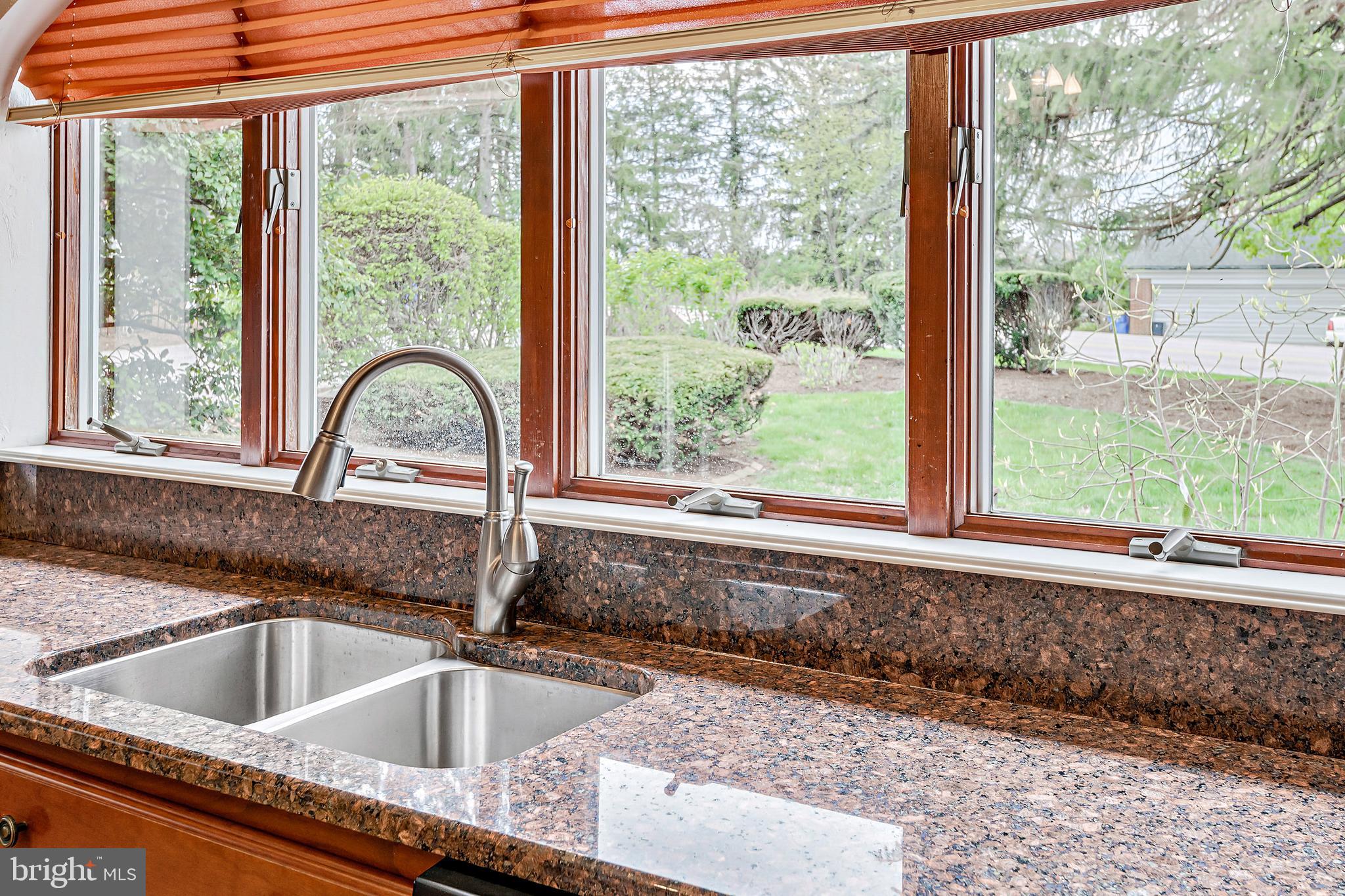 STRATHCONA HILLS - Residential