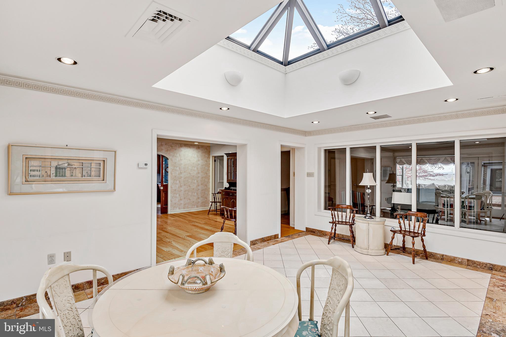 STRATHCONA HILLS - Residential