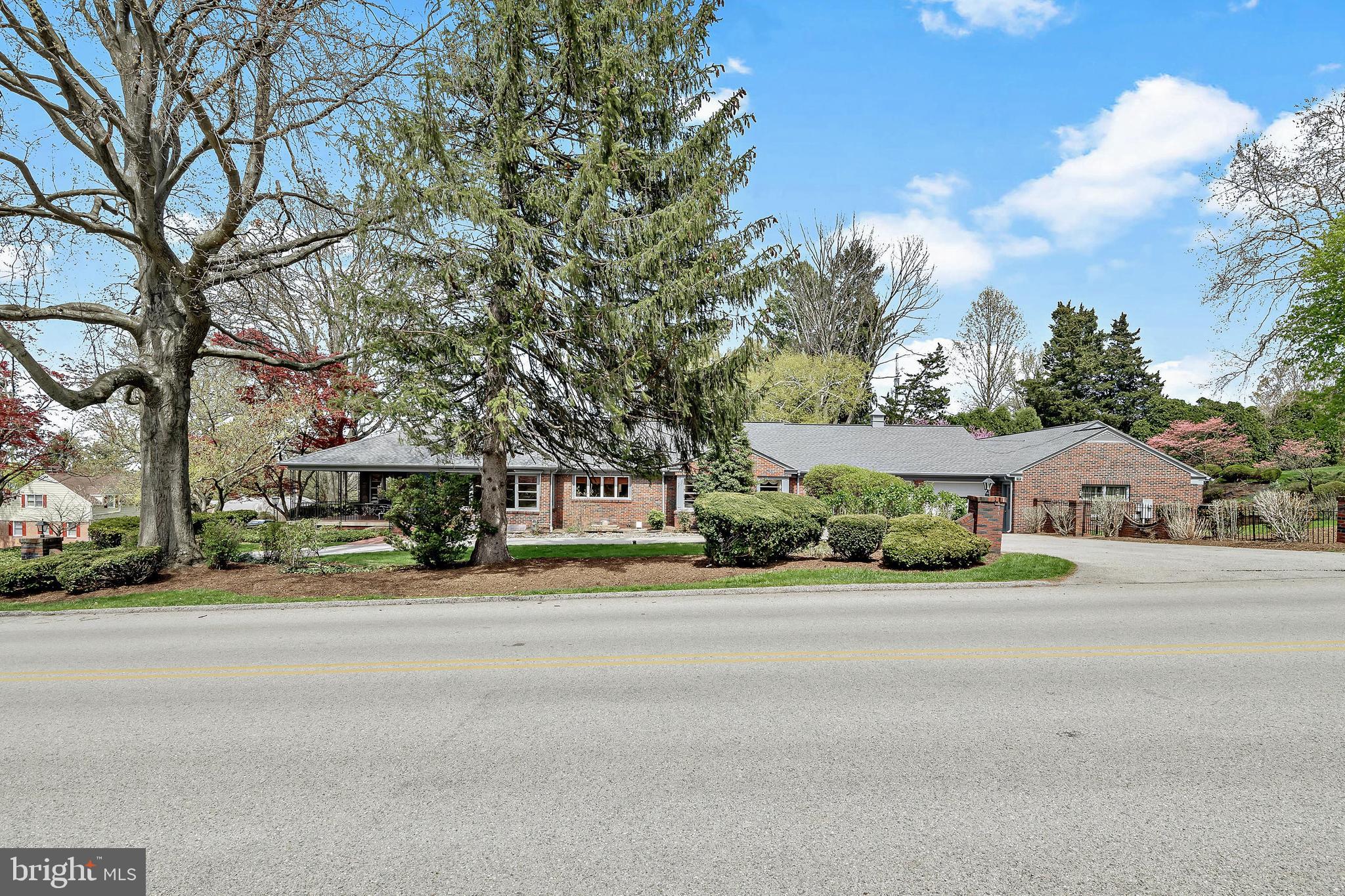 STRATHCONA HILLS - Residential
