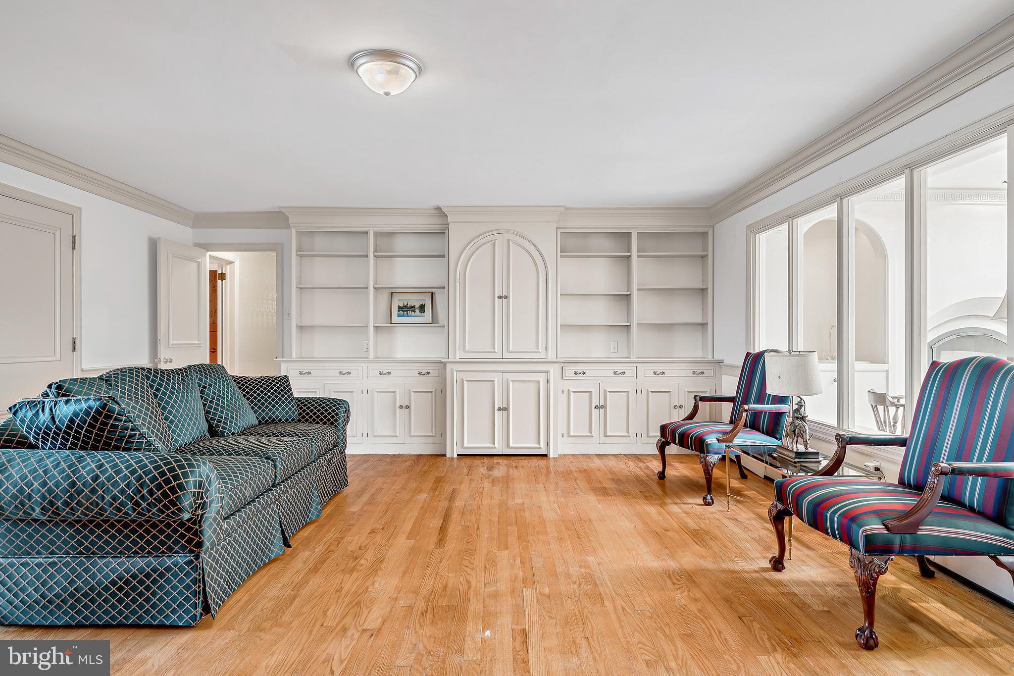 STRATHCONA HILLS - Residential