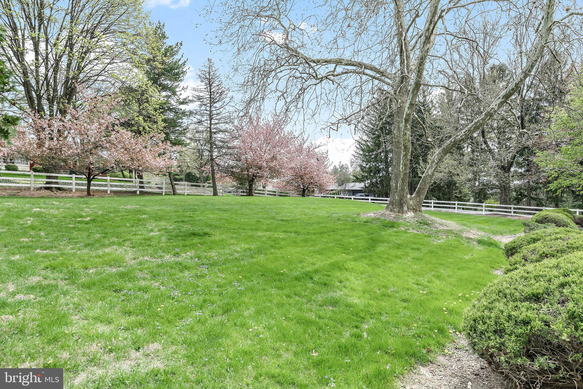 STRATHCONA HILLS - Residential