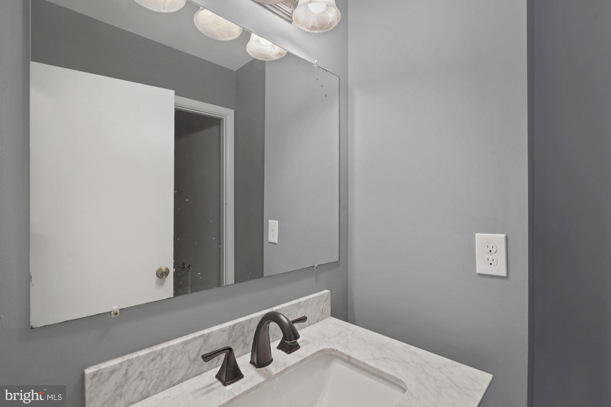 HERITAGE SQUARE - Residential Lease