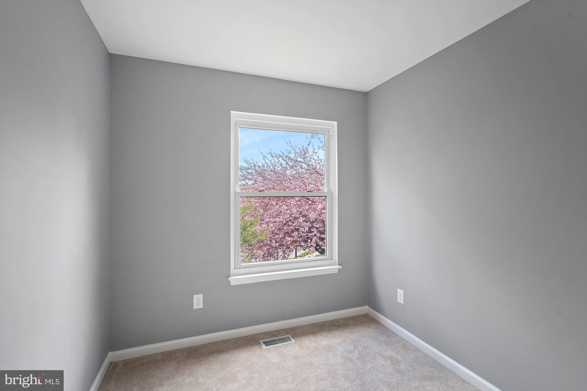 HERITAGE SQUARE - Residential Lease