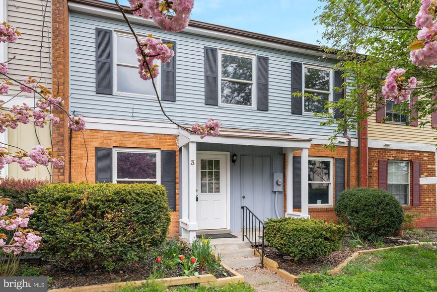 Beautiful 3 bedroom, 2 baths townhouse in the heart of Leesburg! This unit is a must-see and includes engineered hardwood floors, updated bathrooms, new carpet upstairs, very welcoming to the next family! Quick access to Route 15, 7 and 267. Come see it!